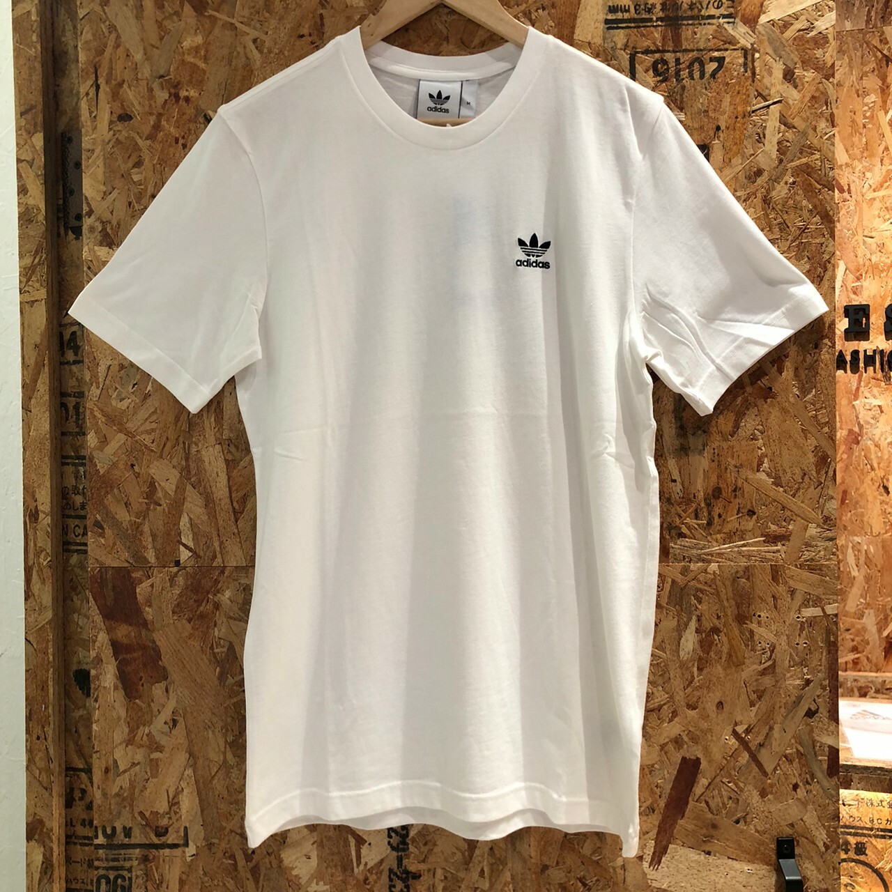 Adidas 刺繡小三葉草短袖休閒Tee DV1576