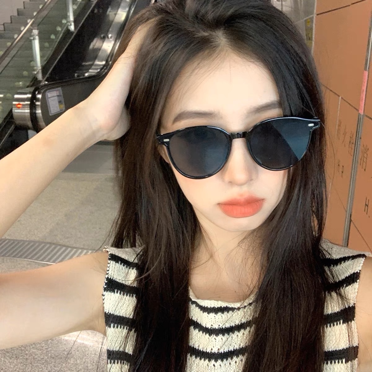 橢圓膠框墨鏡/三色