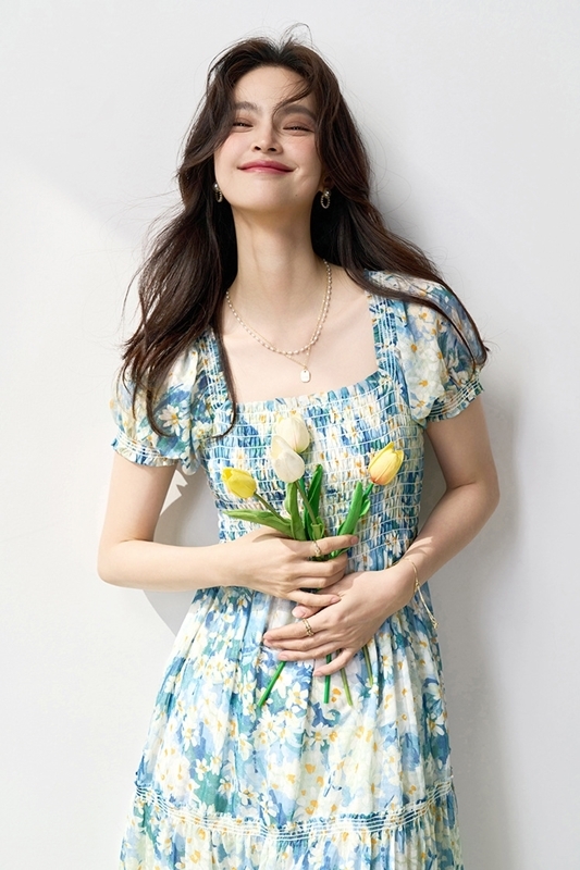 抽褶彩墨碎花洋裝 藍色