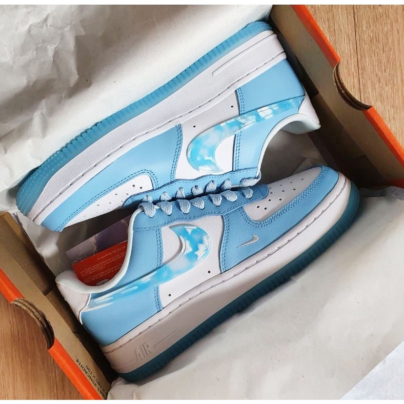 Nike Air Force 1 雲朵棉花糖 水藍 藍色 白色 日本限定 小勾 刺繡 AF1 DX2937-100