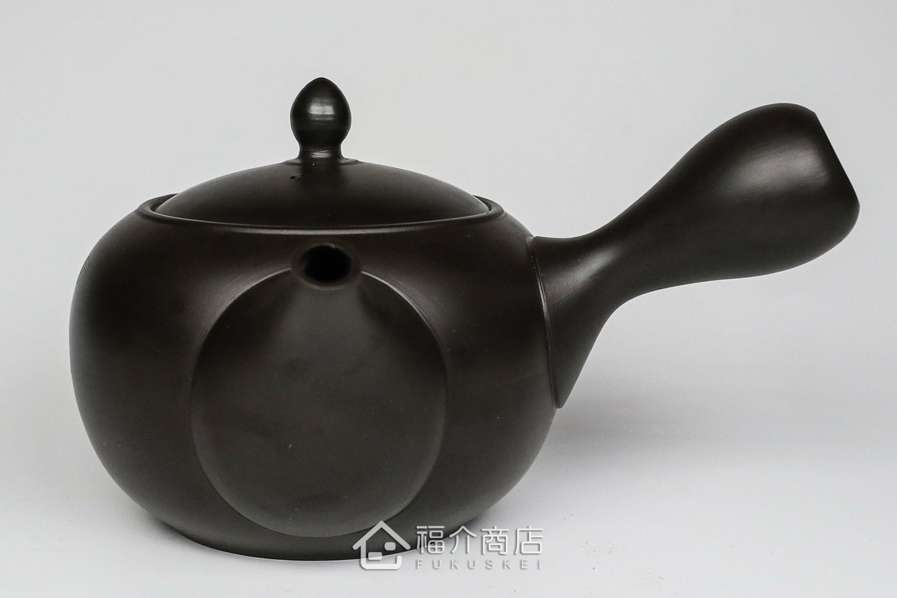 泡茶用的日本陶瓷茶壺