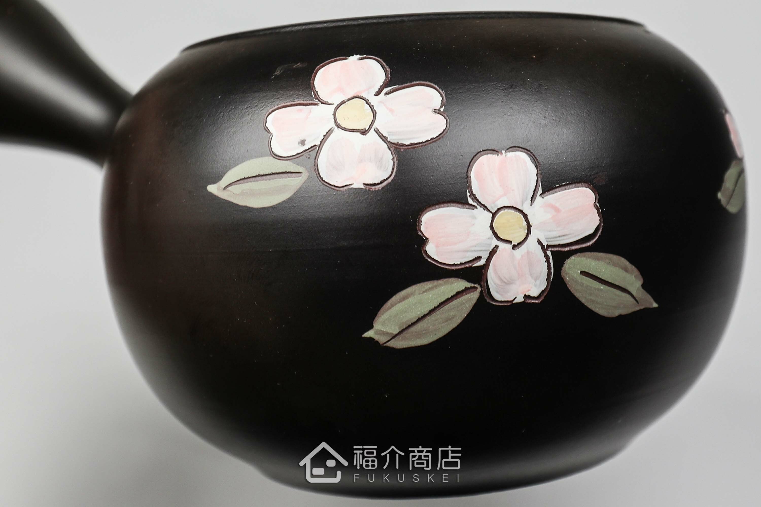 泡茶用的日本陶瓷茶壺