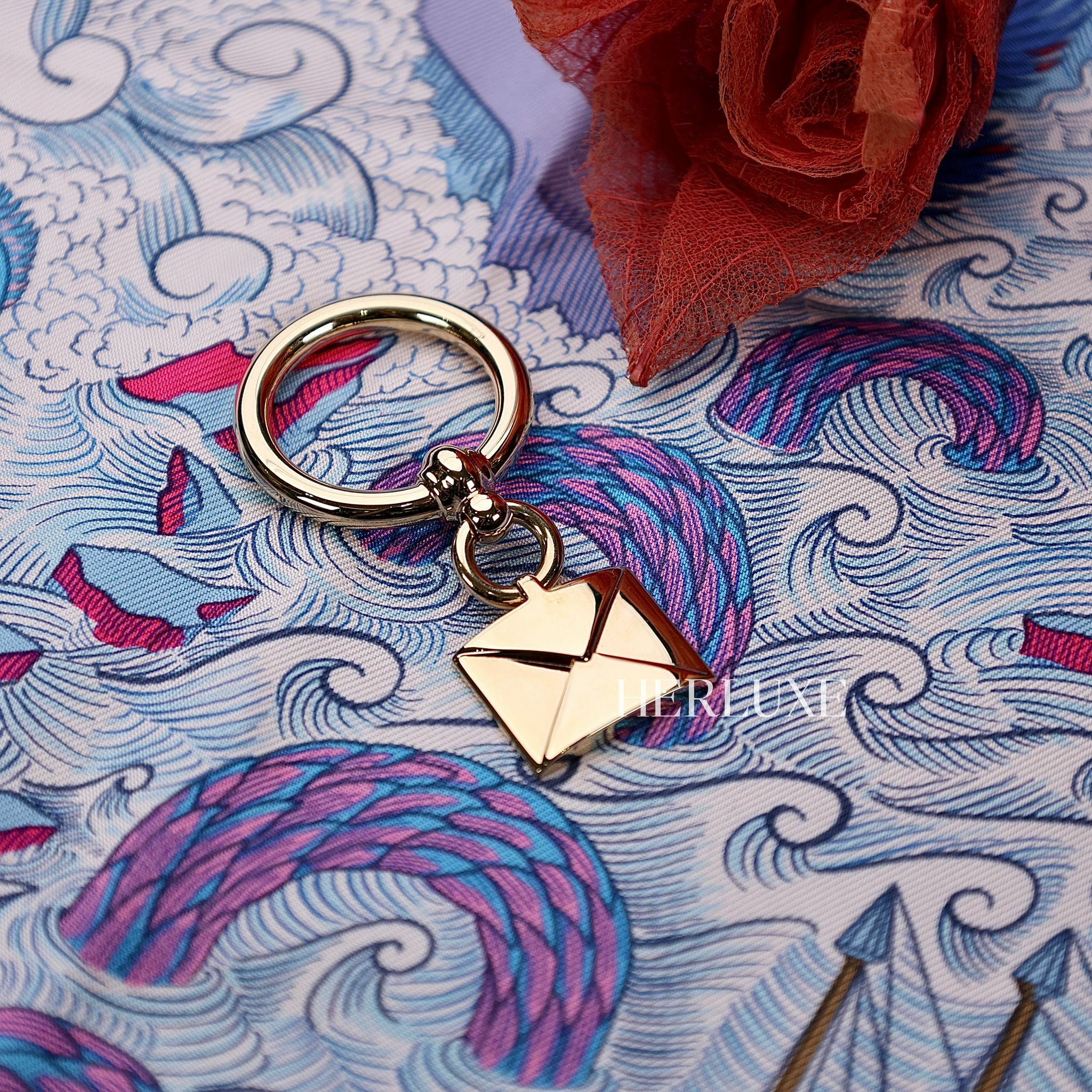 Anneau De Carre Charms