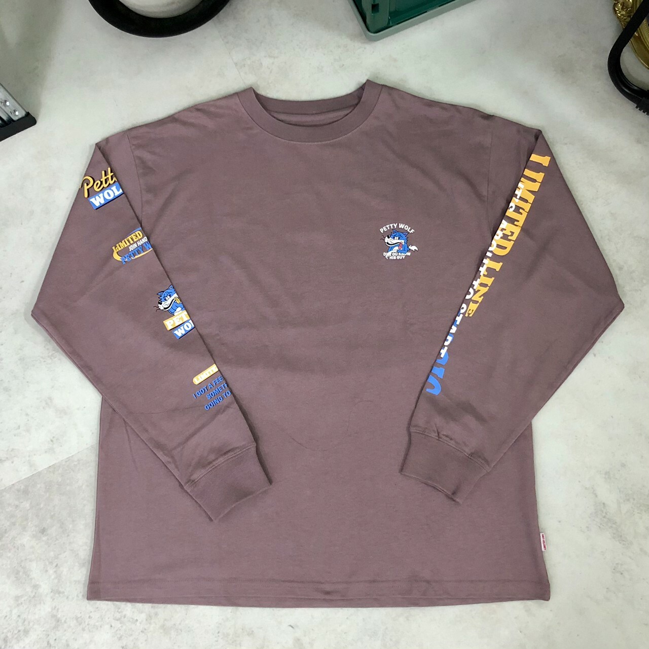 LIMITED LINE NAIVE MAGIC Petty Wolf 野狼刺繡長Tee 22502