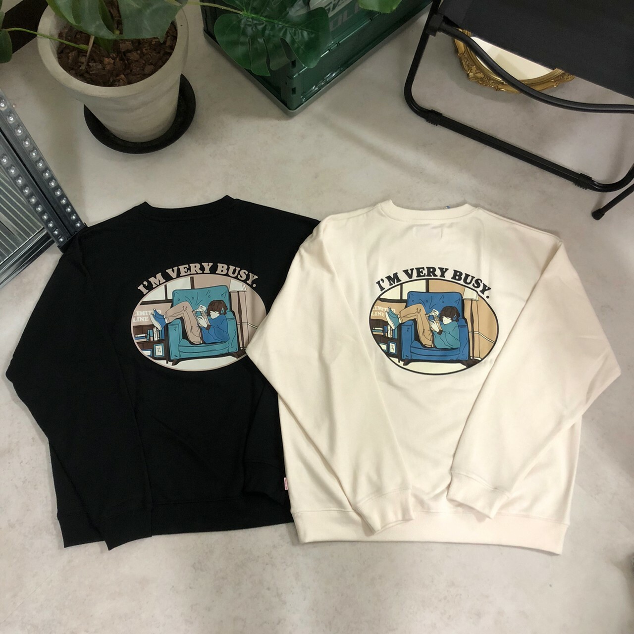 LIMITED LINE NAIVE MAGIC 慵懶讀書小男孩大學Tee 22506