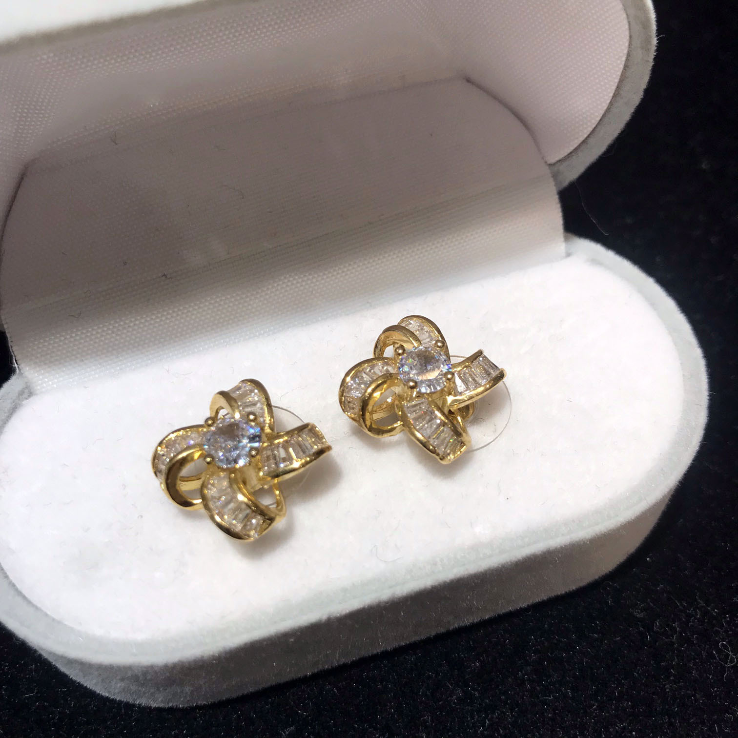 捲花金色白鑽耳環