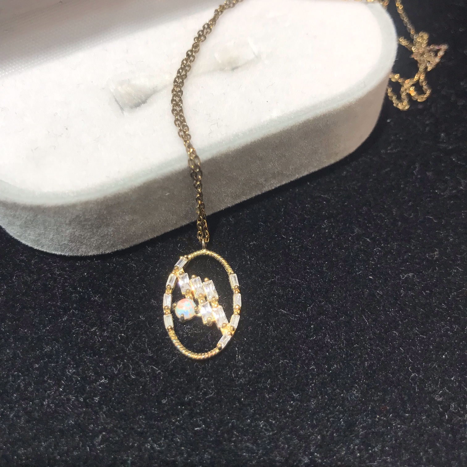 金色橢圓鑲鑽項鍊