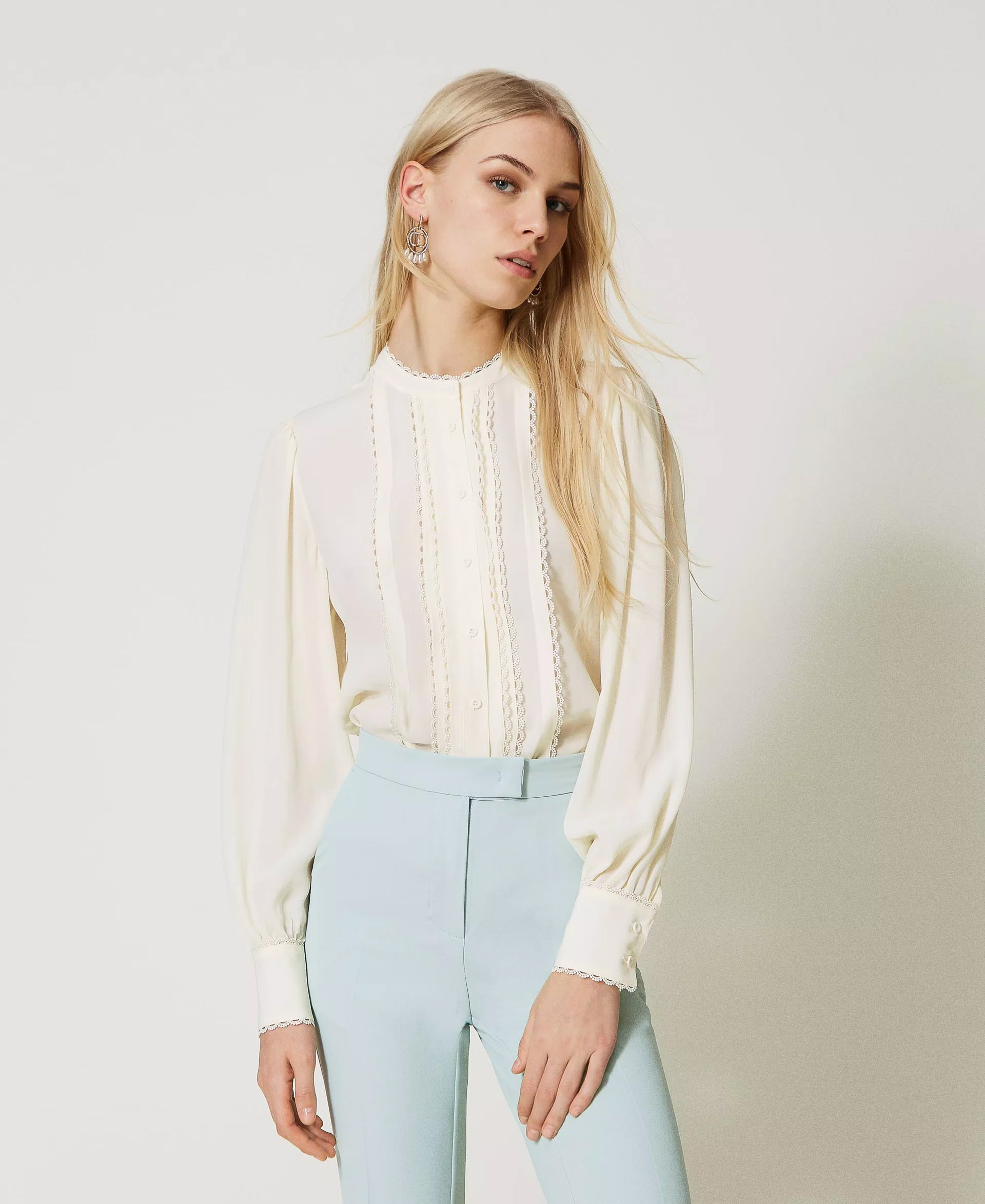 蕾絲滾邊拋袖襯衫