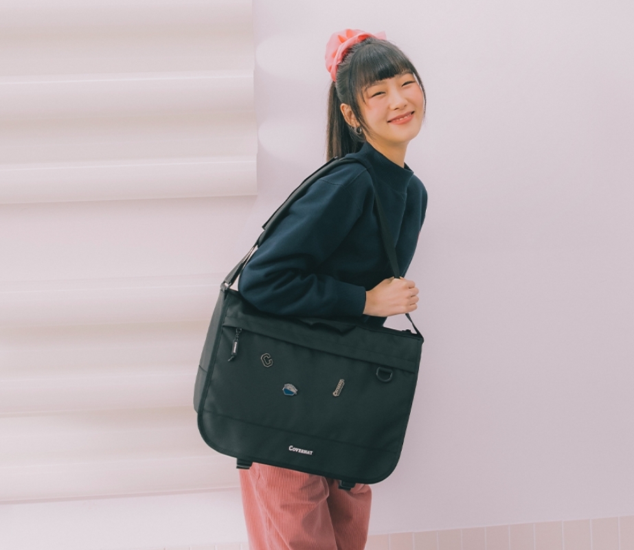 韓國代購 COVERNAT 小帽子掛勾 郵差包 側背包 休閒 黑 MAY-