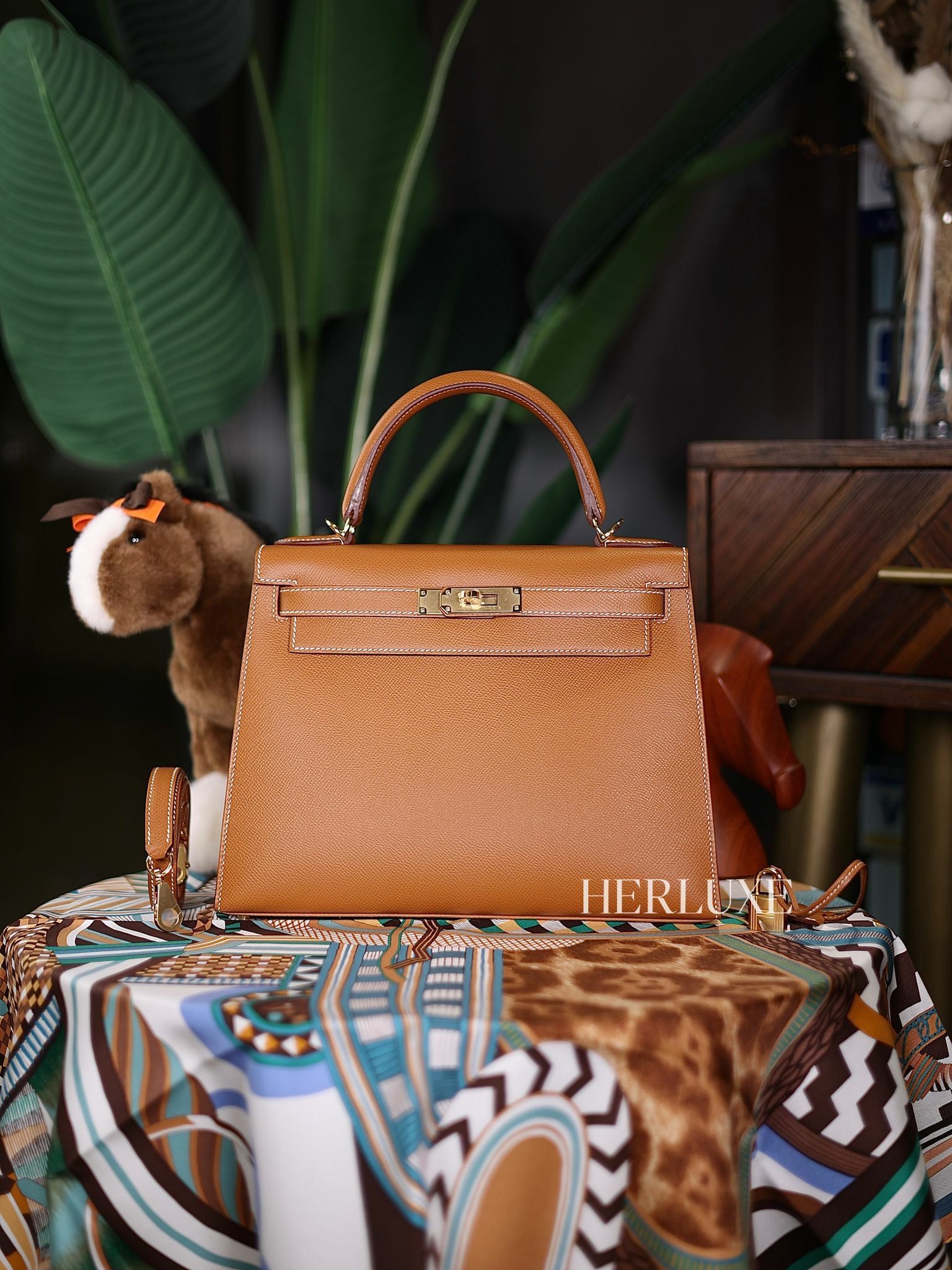 Kelly 28 37 gold cc epsom