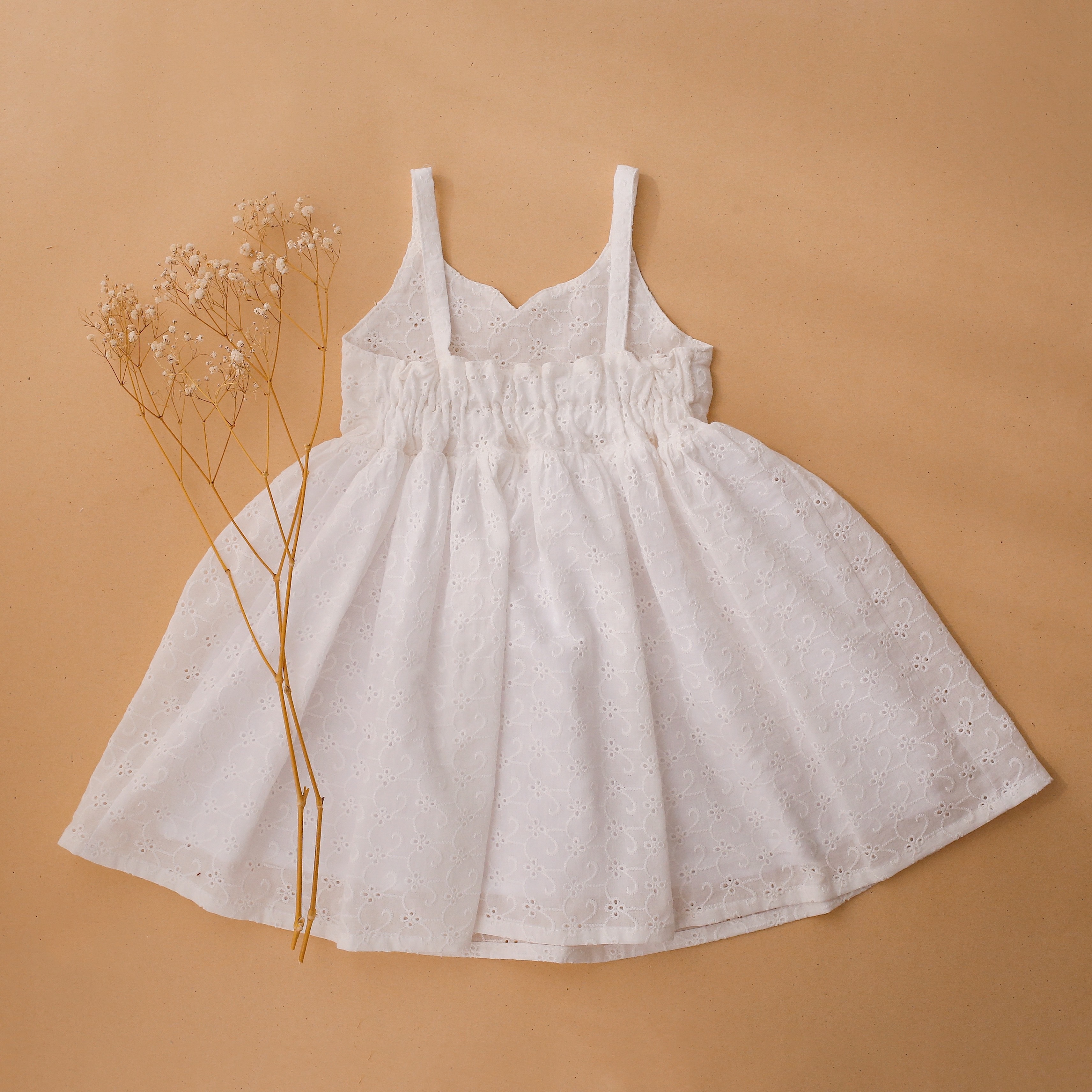 Dannie and Lilou-英式花朵刺繡細肩帶洋裝(Lilia Broderie Anglaise)