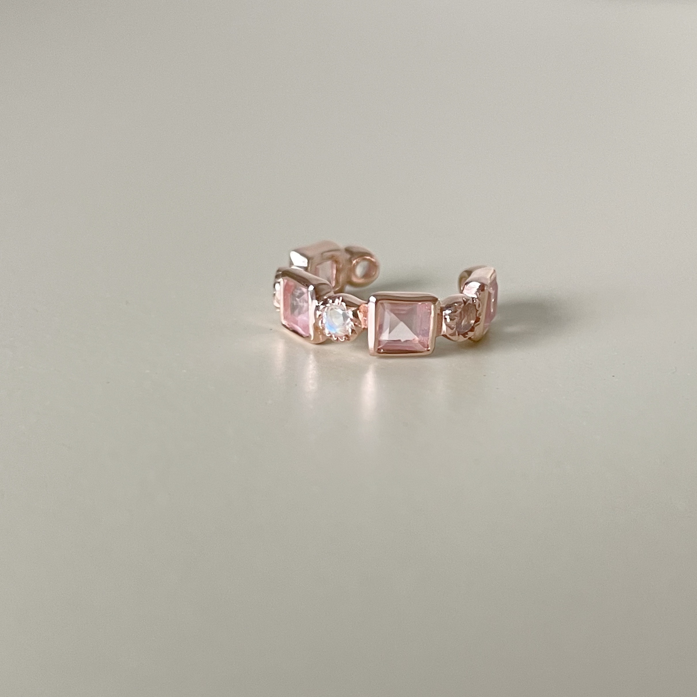 方圓整圈月光粉晶耳骨夾