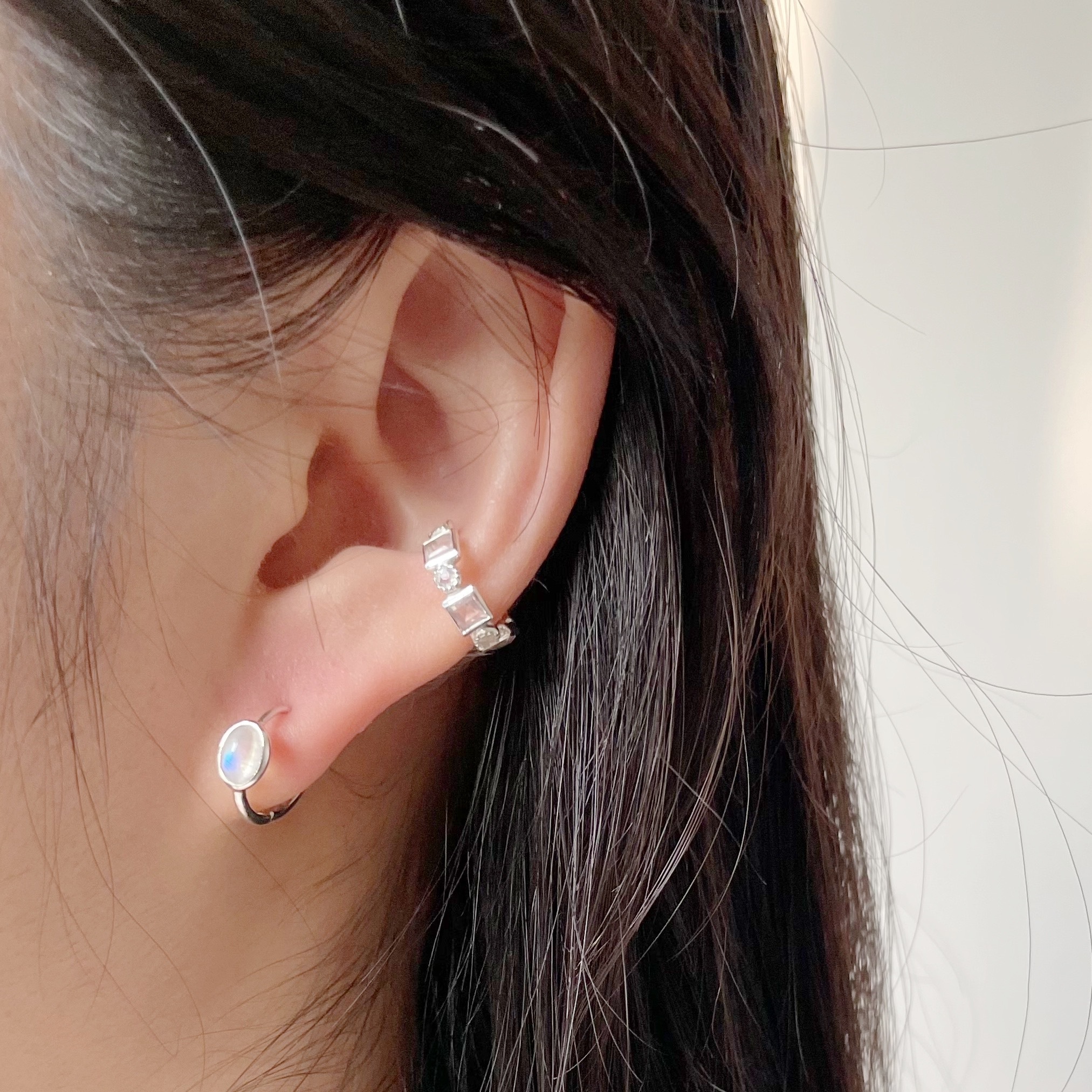 方圓整圈月光粉晶耳骨夾