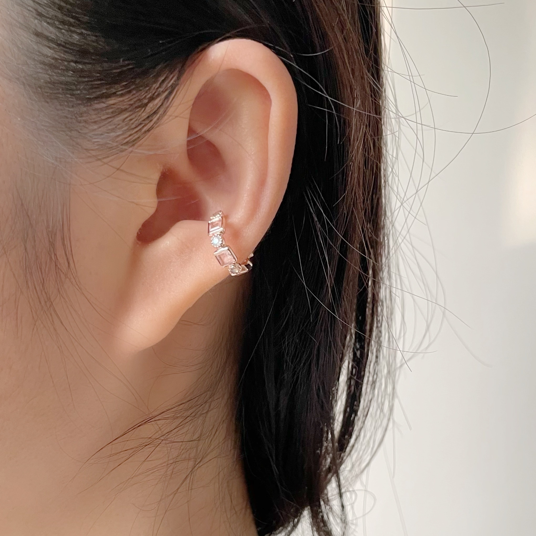 方圓整圈月光粉晶耳骨夾