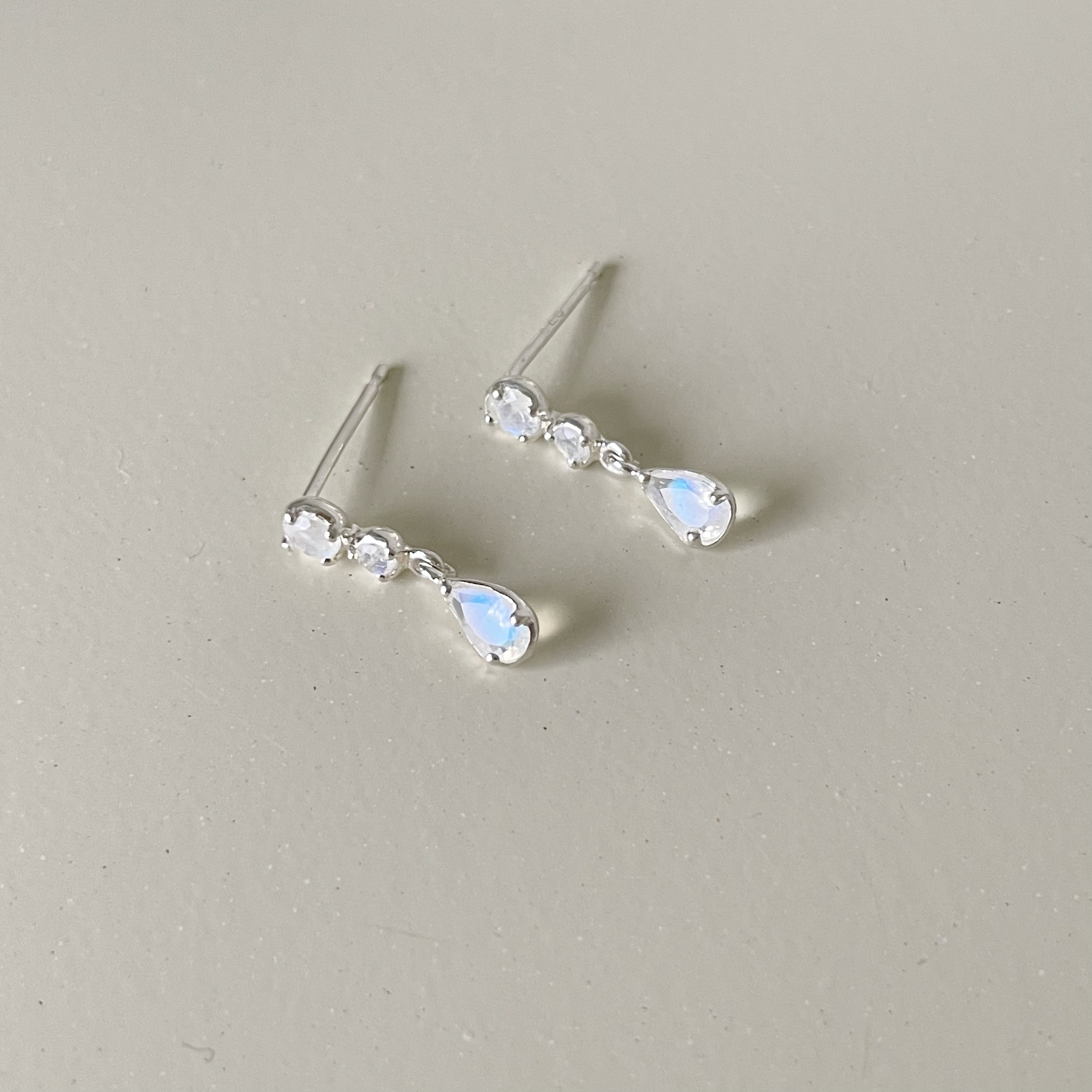 淚滴月光石耳環