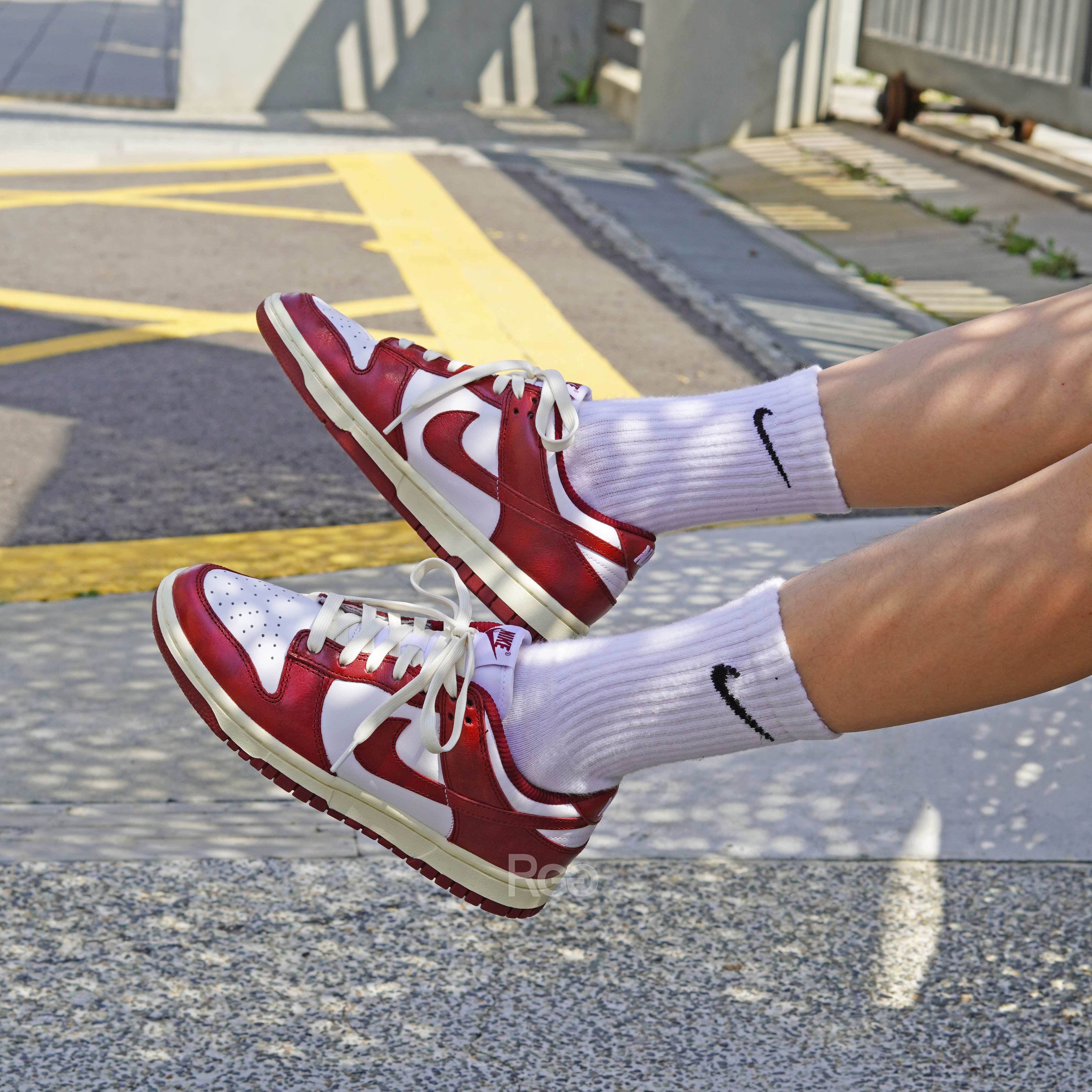 W Nike Dunk Low PRM 酒紅奶油底復古經典款(FJ4555-100)