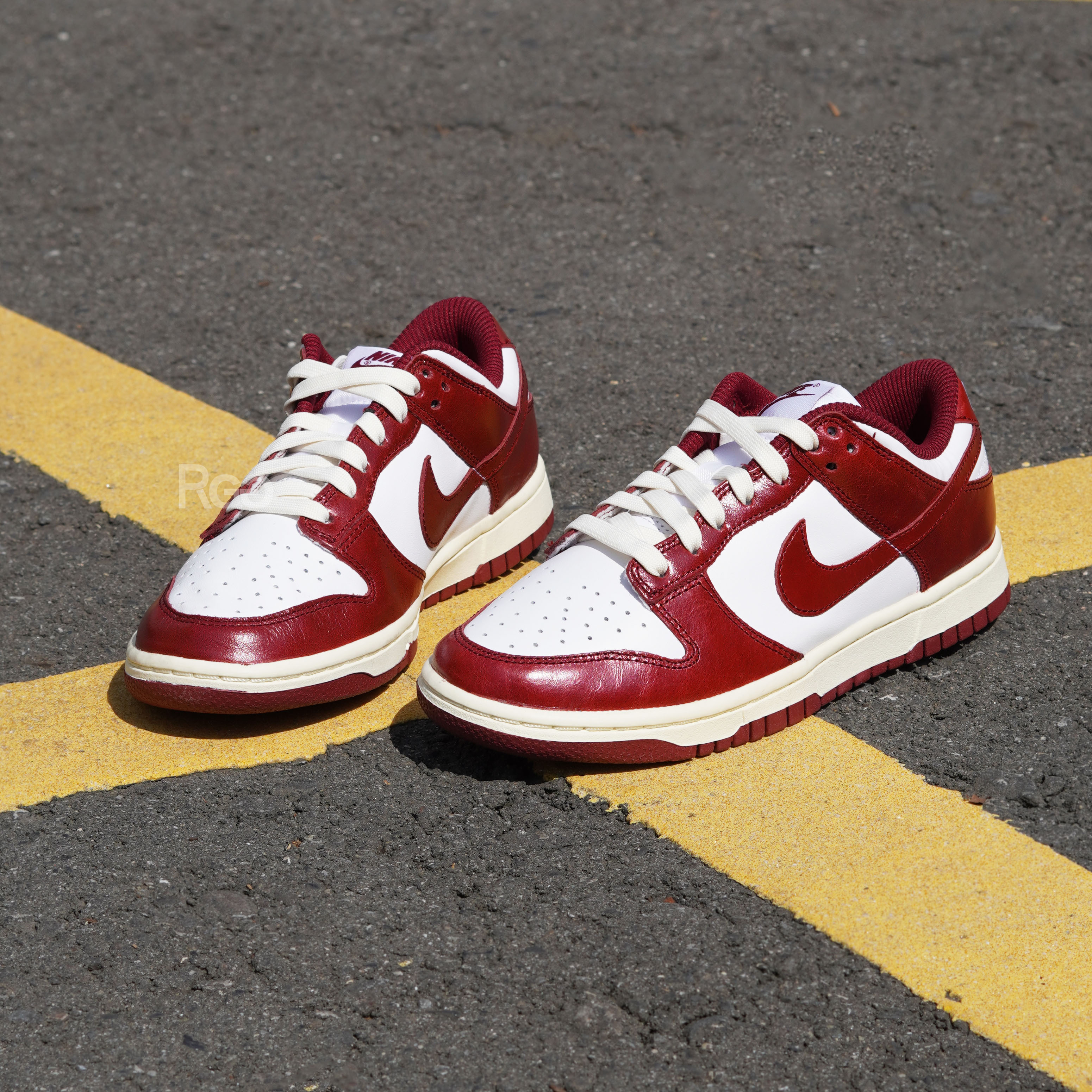 W Nike Dunk Low PRM 酒紅奶油底復古經典款(FJ4555-100)