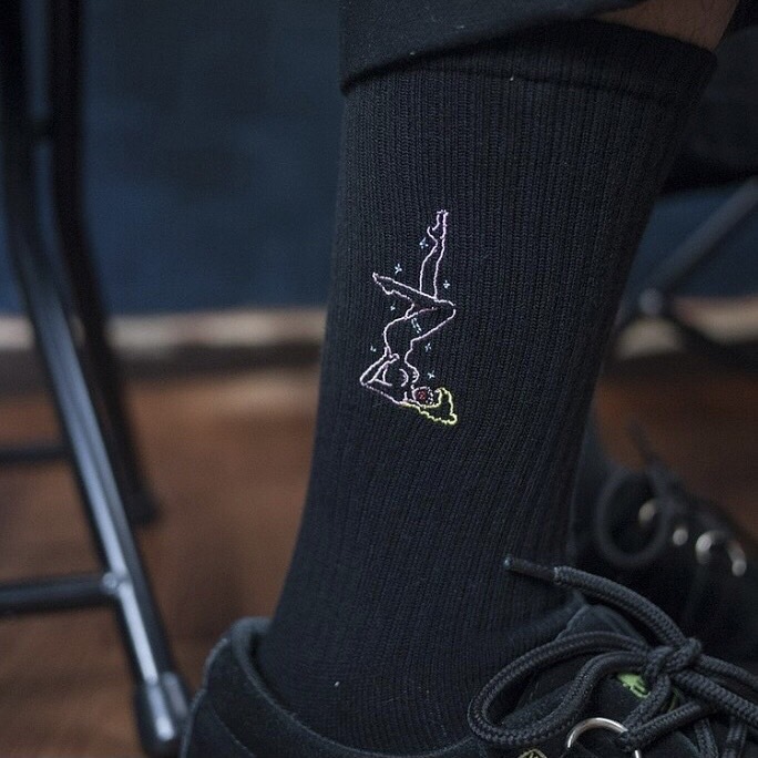 AFTER WORK 側面刺繡系列-倒立女郎