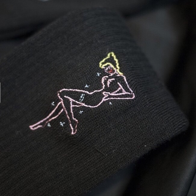 AFTER WORK 側面刺繡系列-倒立女郎