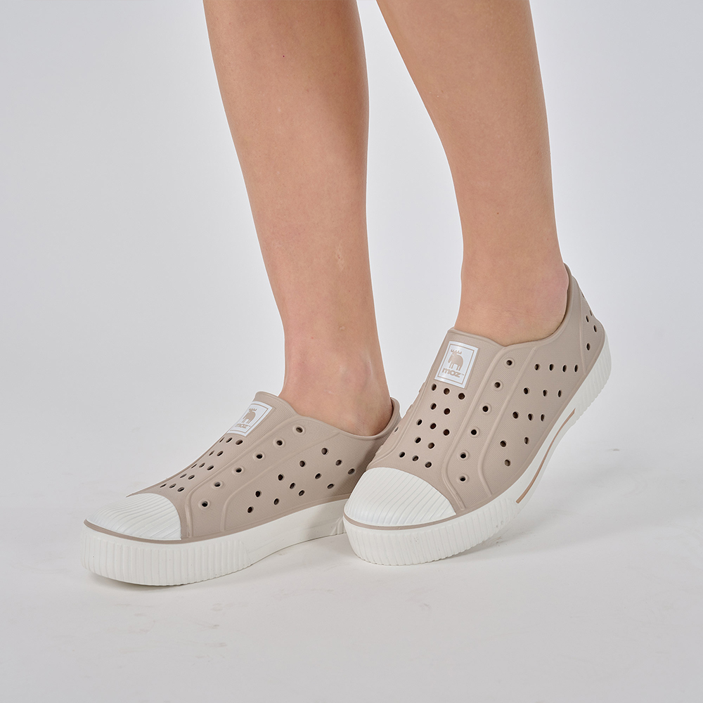 moz瑞典 駝鹿 雙色洞洞餅乾水鞋 (奶蓋奶茶) 全球首創 舒適厚底 防潑水+全防水-附鞋扣