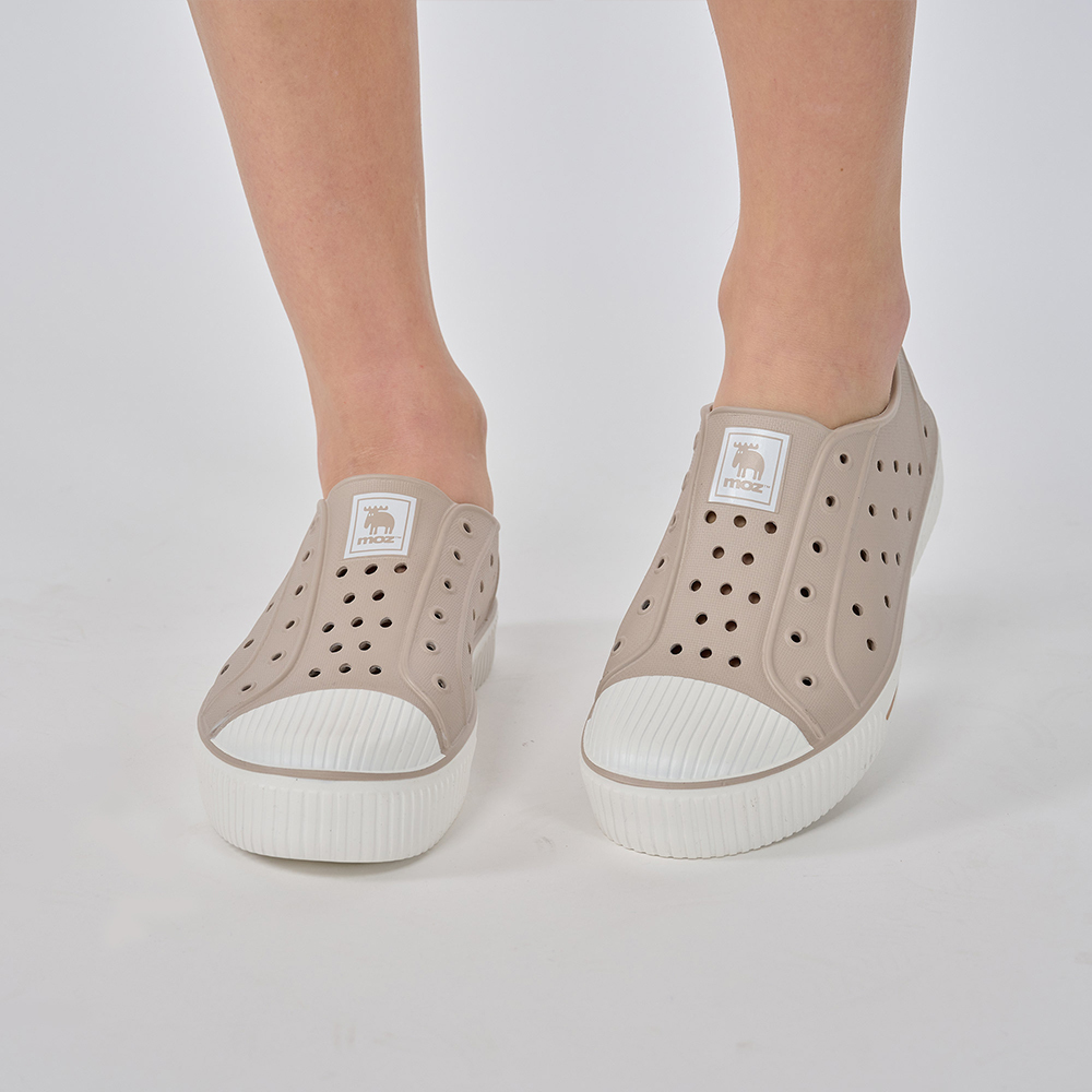 moz瑞典 駝鹿 雙色洞洞餅乾水鞋 (奶蓋奶茶) 全球首創 舒適厚底 防潑水+全防水-附鞋扣