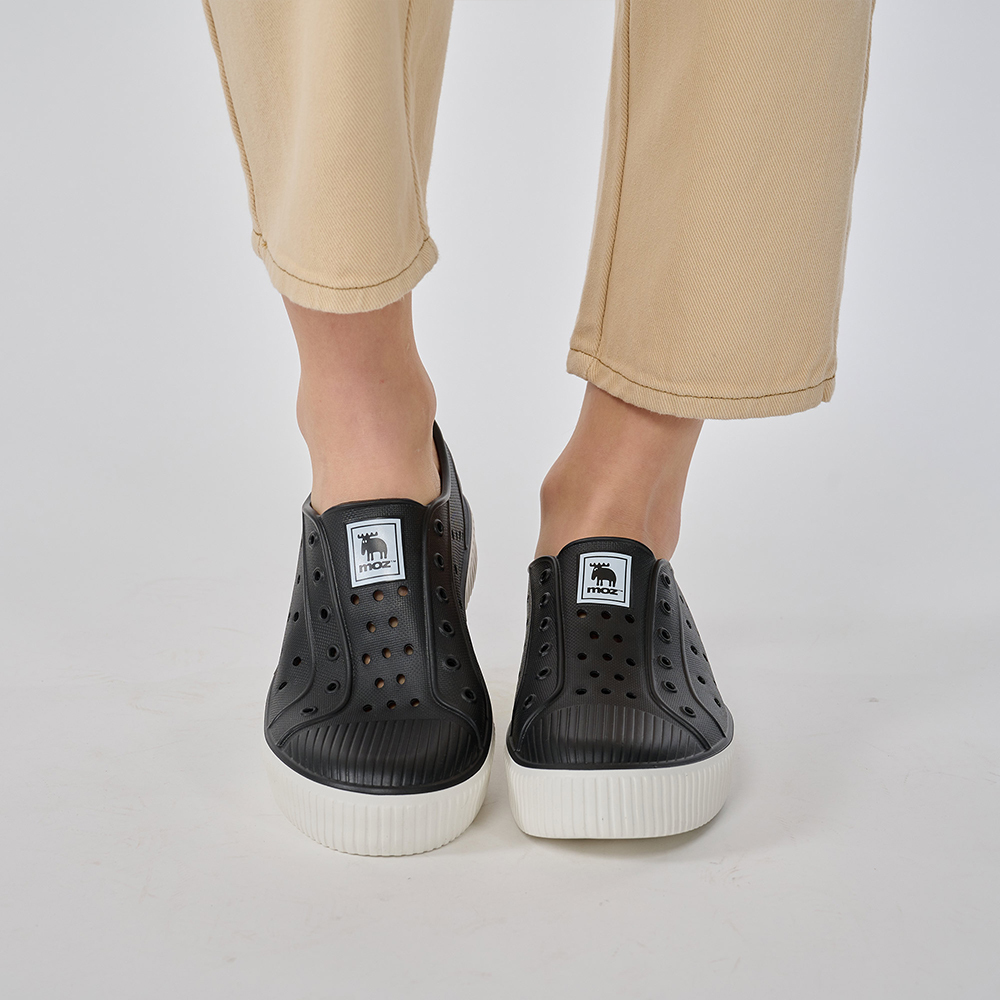 moz瑞典 駝鹿 雙色洞洞餅乾水鞋 (萬年黑) 全球首創 舒適厚底 防潑水+全防水-附鞋扣