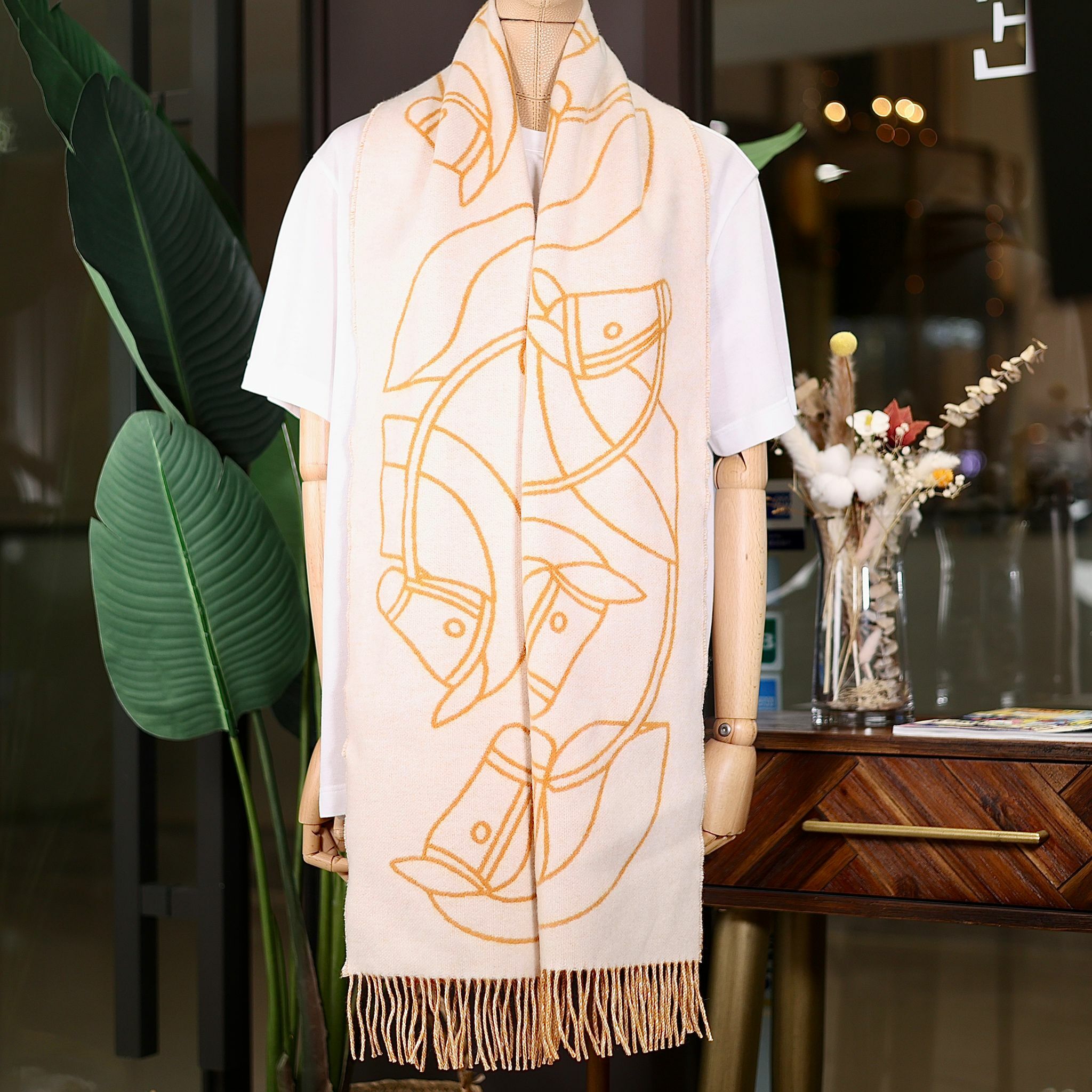 Casaque Entrelacs Equestres muffler 100% cashmere orange 40 x 195 cm