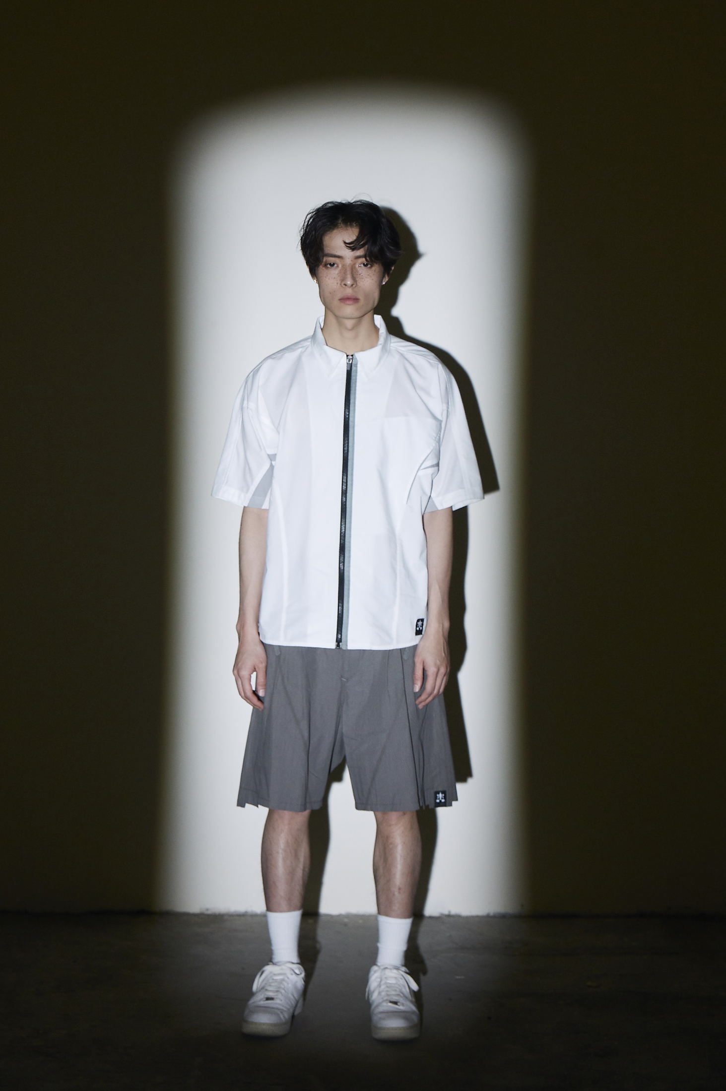 後透氣連肩襯衫- 白