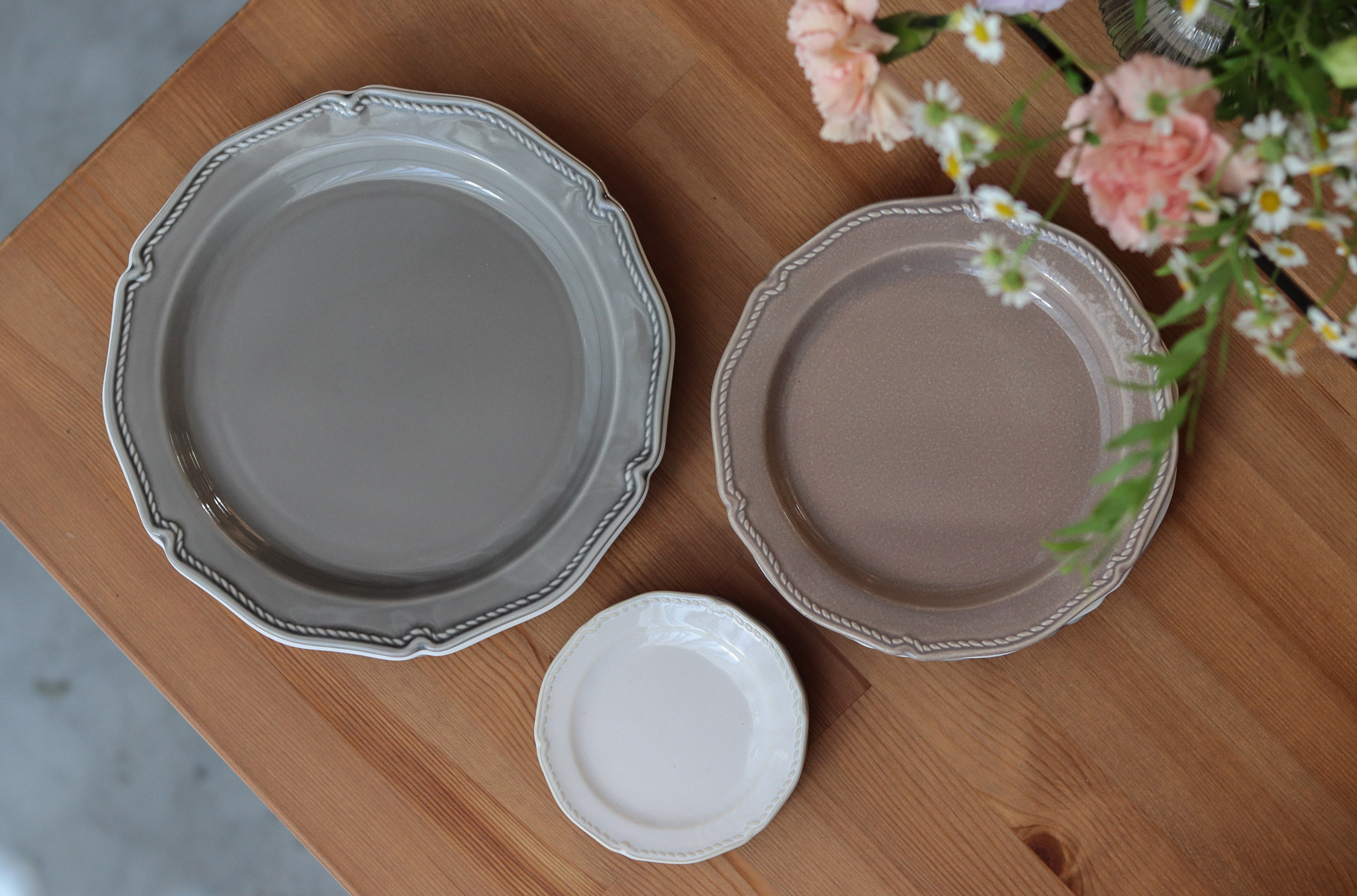 日本 美濃燒 Greige 浮雕 花邊皿