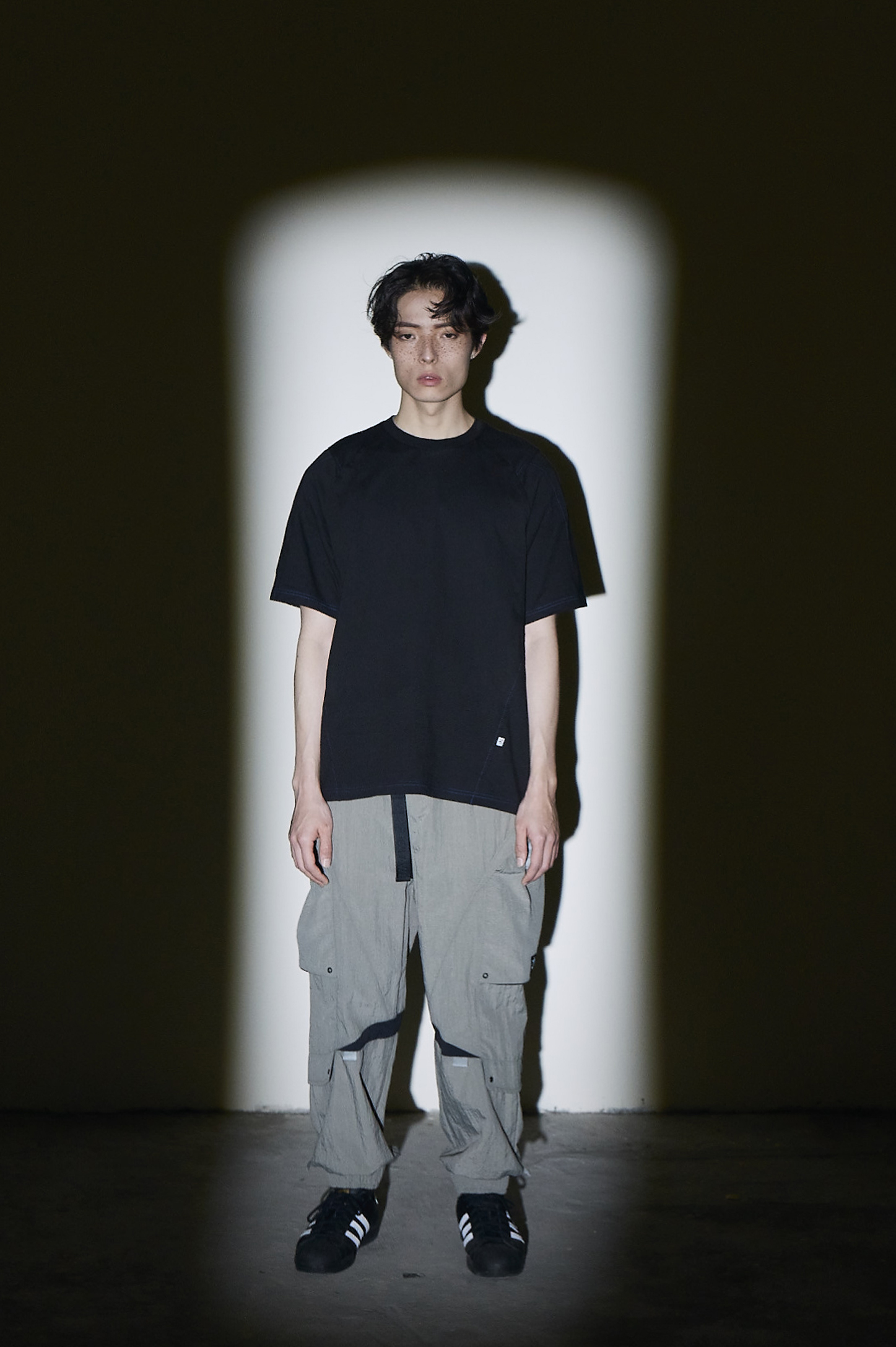 蟲背剪接寬鬆Tee- 黑