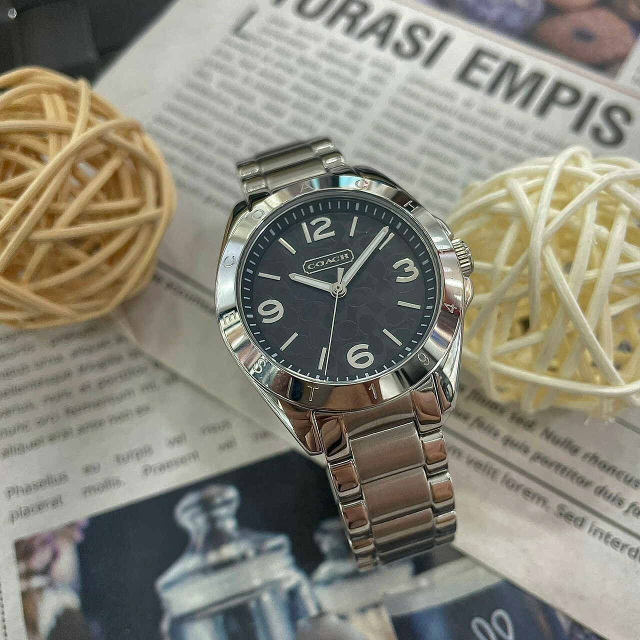 【COACH】Tristen 曼哈頓名媛經典LOGO錶盤腕錶 CO14501783 32mm 現代鐘錶