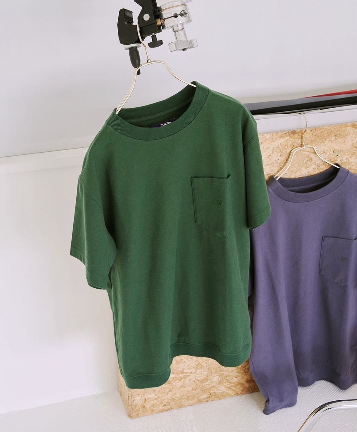 日本TNF 紫標口袋刺繡短袖