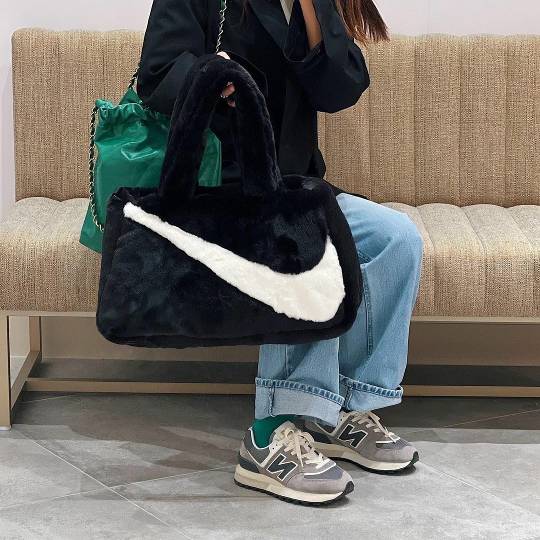 Nike Sportswear Bag 黑色 兔寶寶灰 灰色 毛茸茸 托特包 DQ5804-010