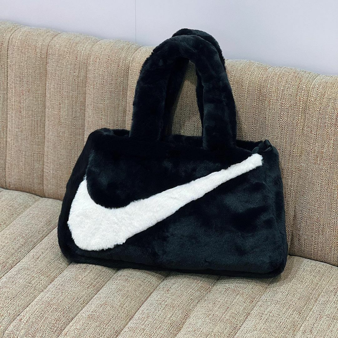 Nike Sportswear Bag 黑色 兔寶寶灰 灰色 毛茸茸 托特包 DQ5804-010