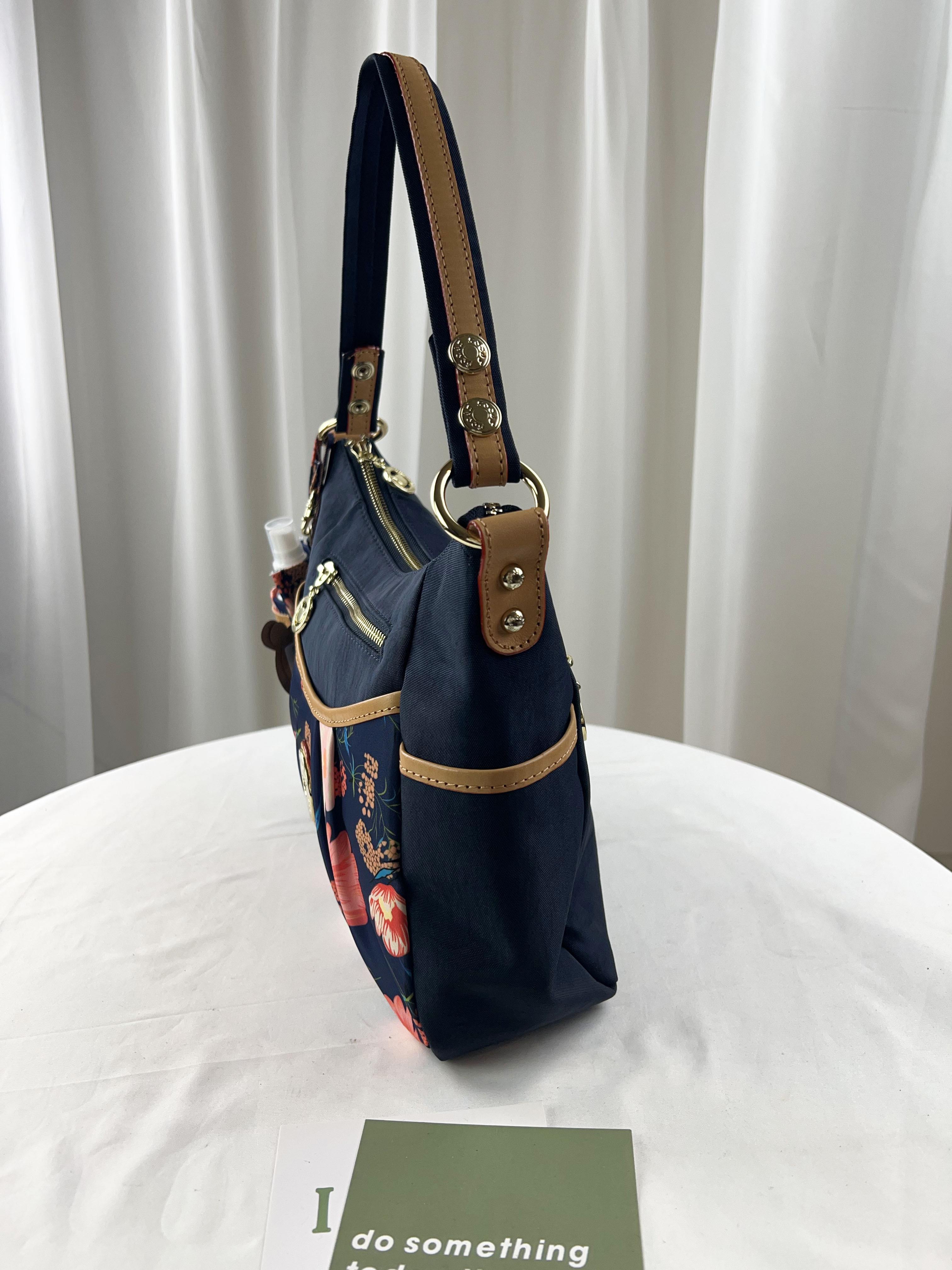 FamilyBear  藍橙花拼色防潑水肩背包 / 側背包 附酒精保護套+酒精瓶 #2636