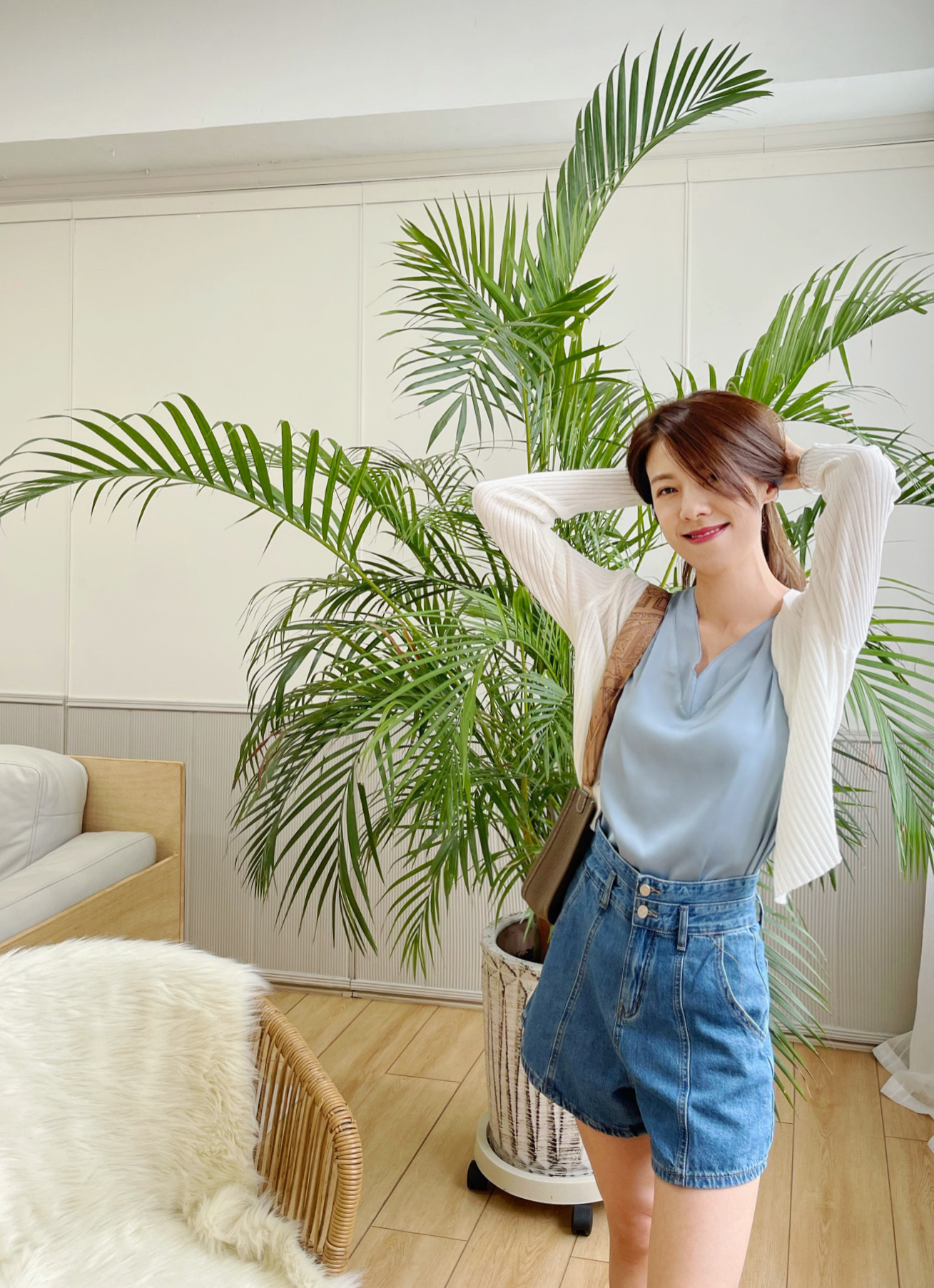 Front Back Line Detail Denim Shorts_JE236L16