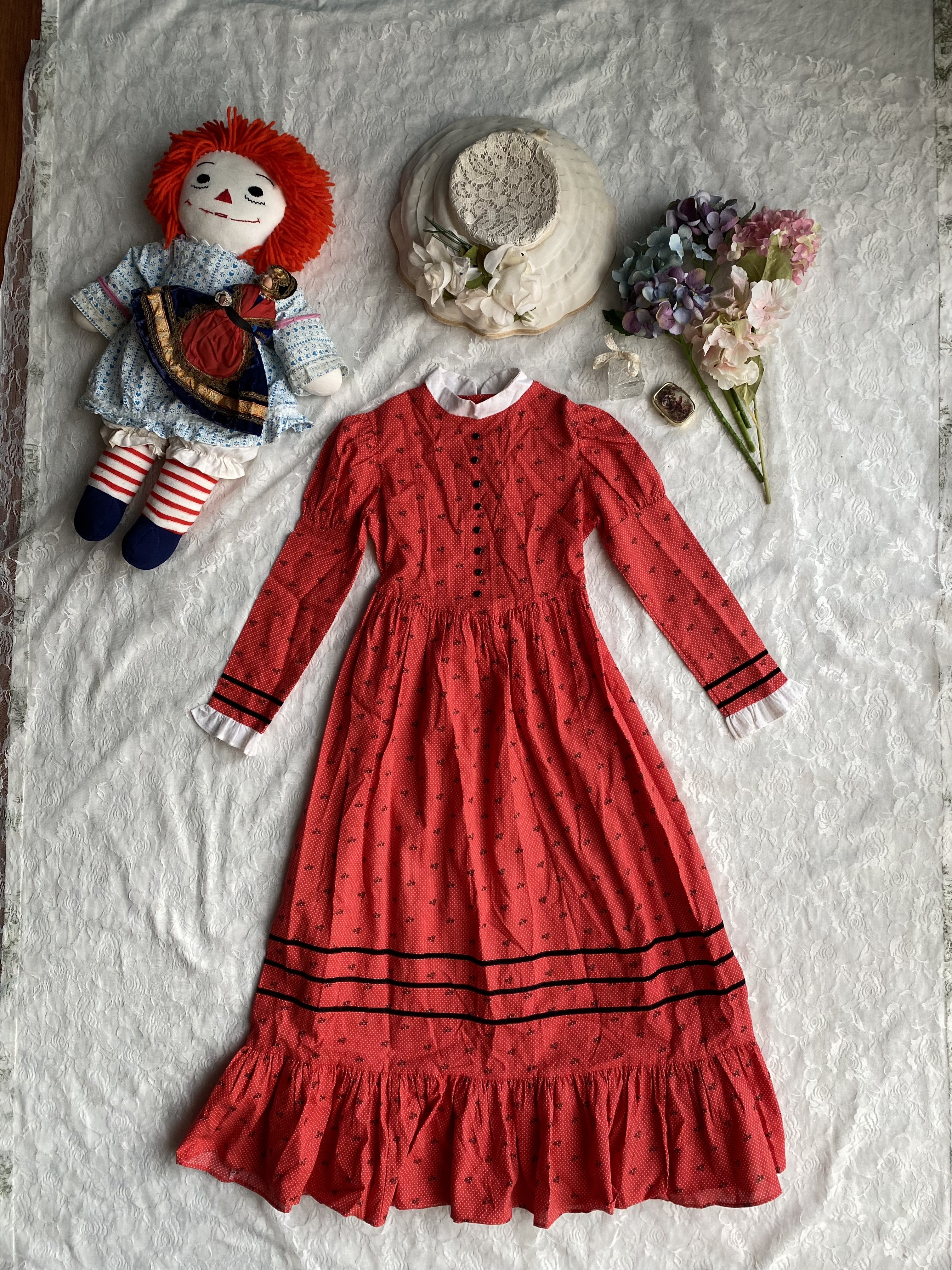 Vintage Dress / Cinderella stop the press古著澎袖黑色小花點點紅洋裝