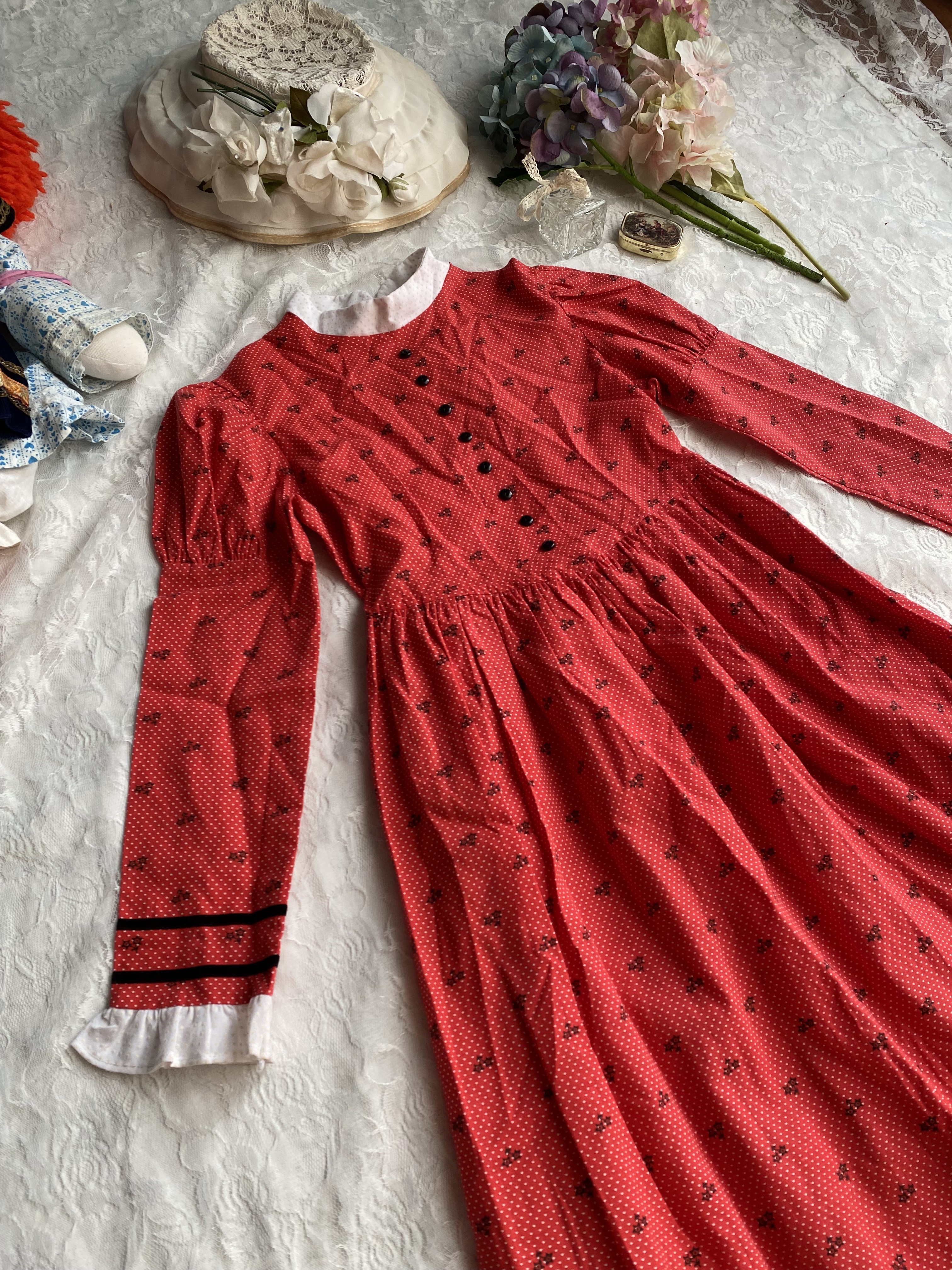 Vintage Dress / Cinderella stop the press古著澎袖黑色小花點點紅洋裝