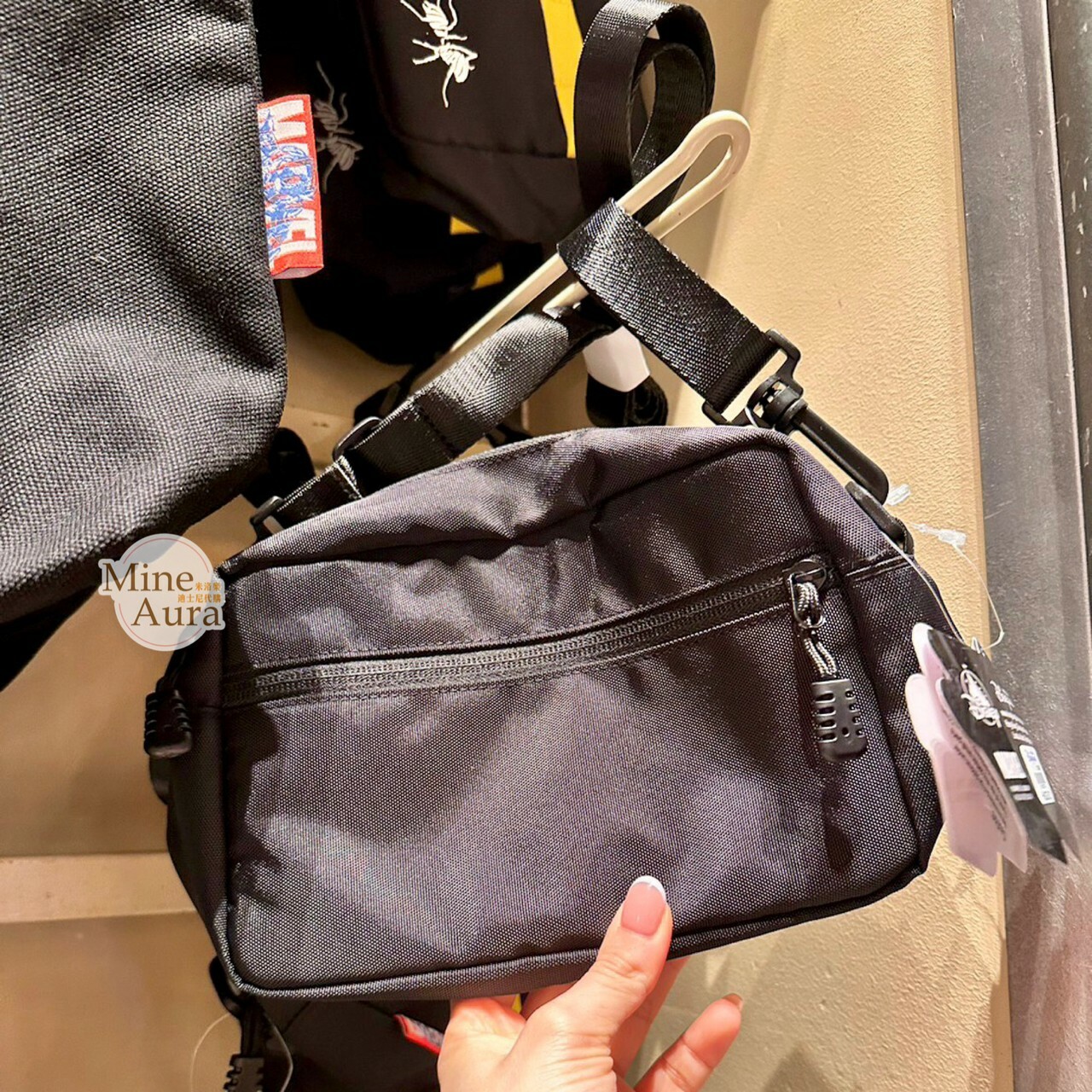 蟻人 Ant-Man 黃蜂女 Wasp 黃織帶設計 黑色 斜背 包 漫威 Marvel -香港迪士尼樂園