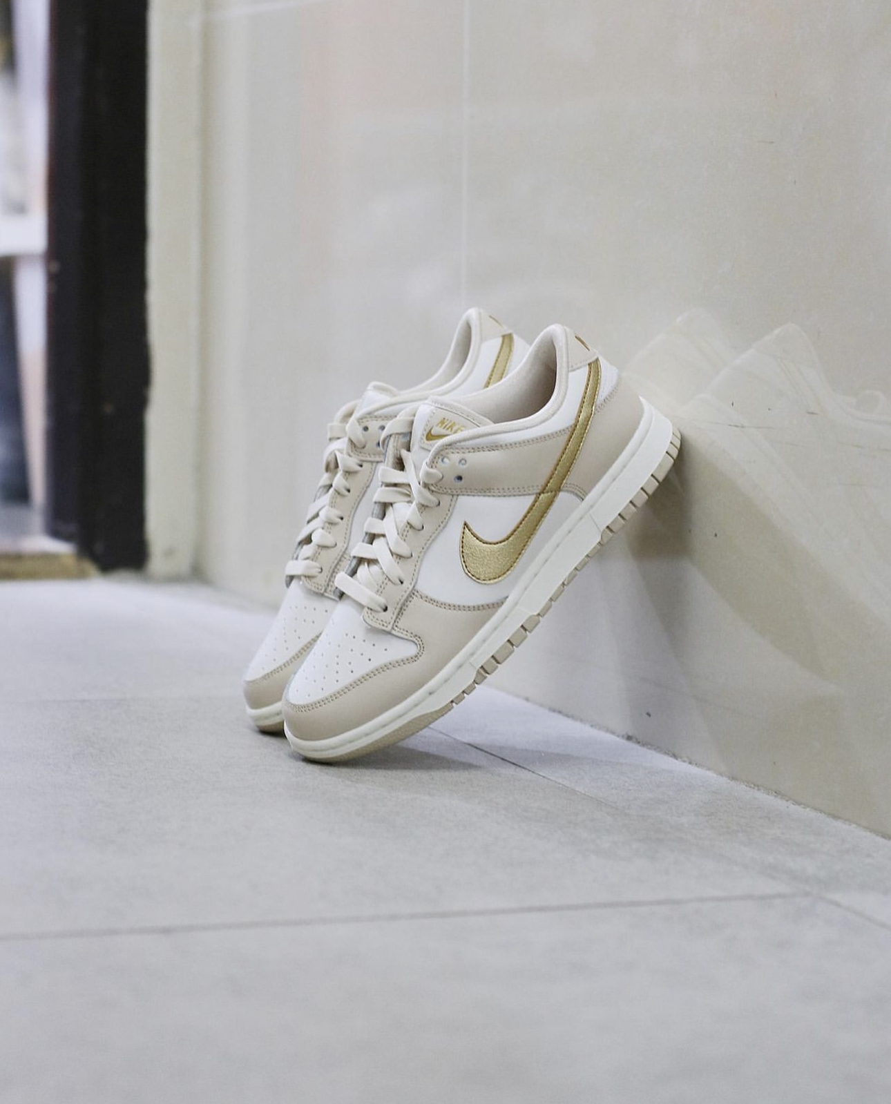 Nike Dunk Low Phantom Metallic Gold  DX5930-001