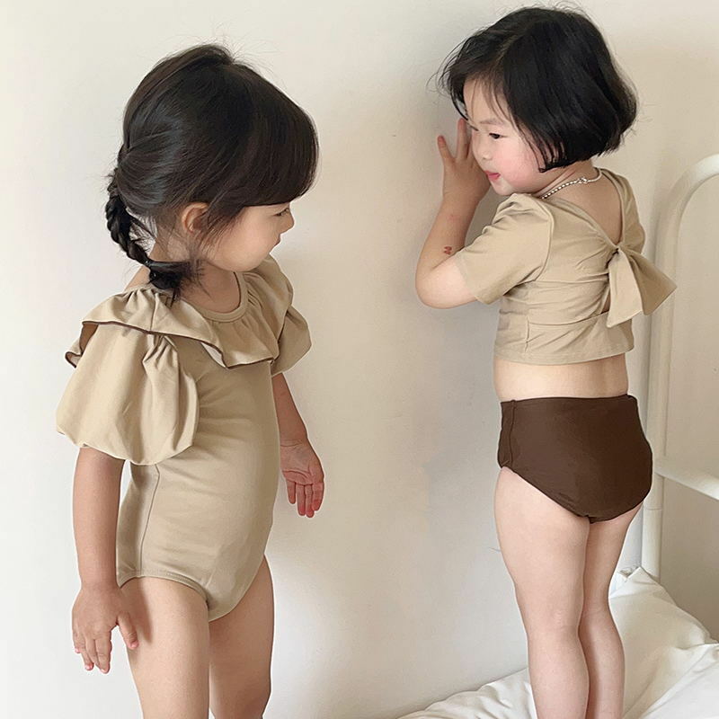 今年夏天必備奶茶色泳衣