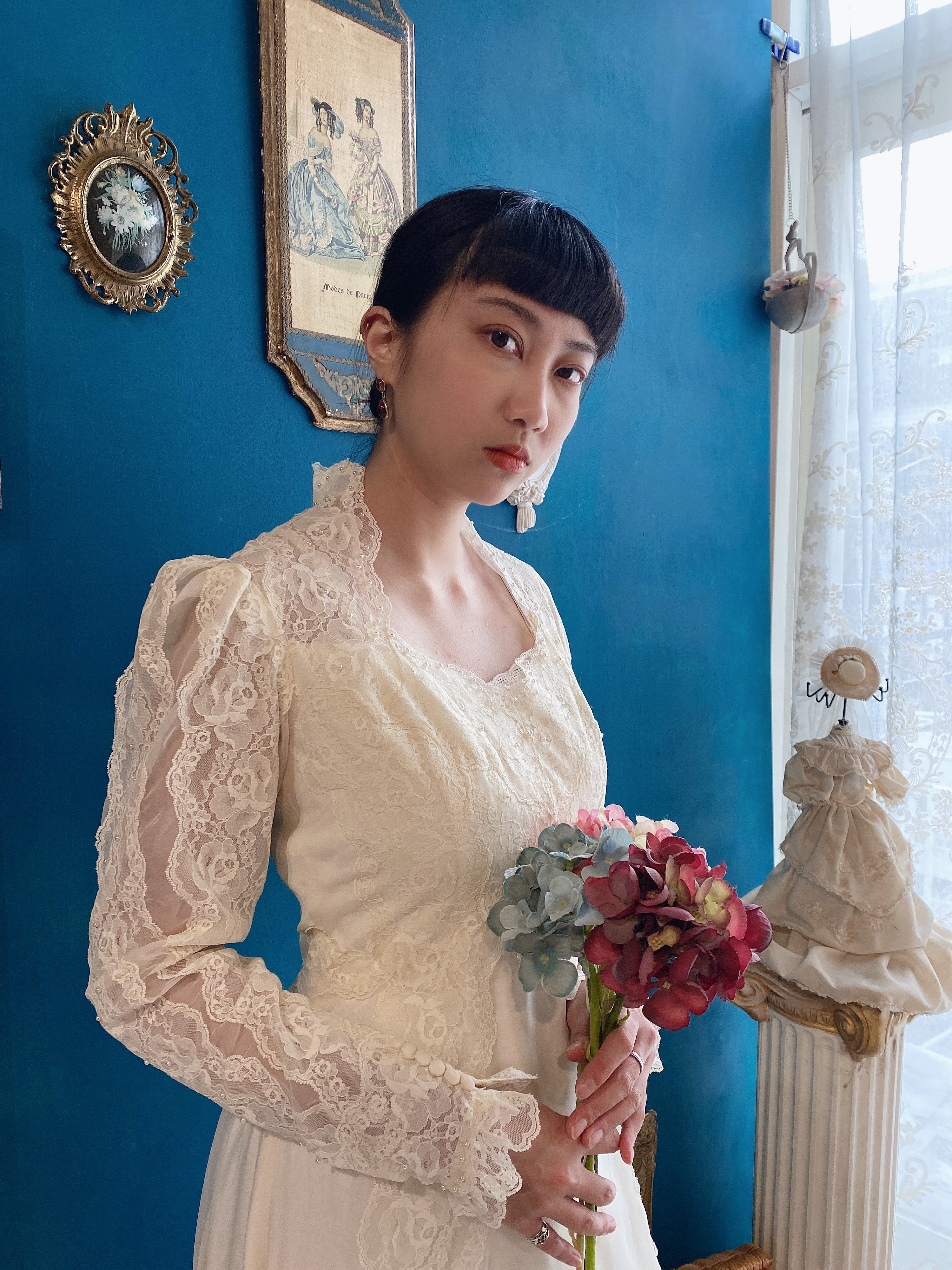 Vintage Wedding Dress / 皇后領公主袖蕾絲透膚拖襬古董婚紗