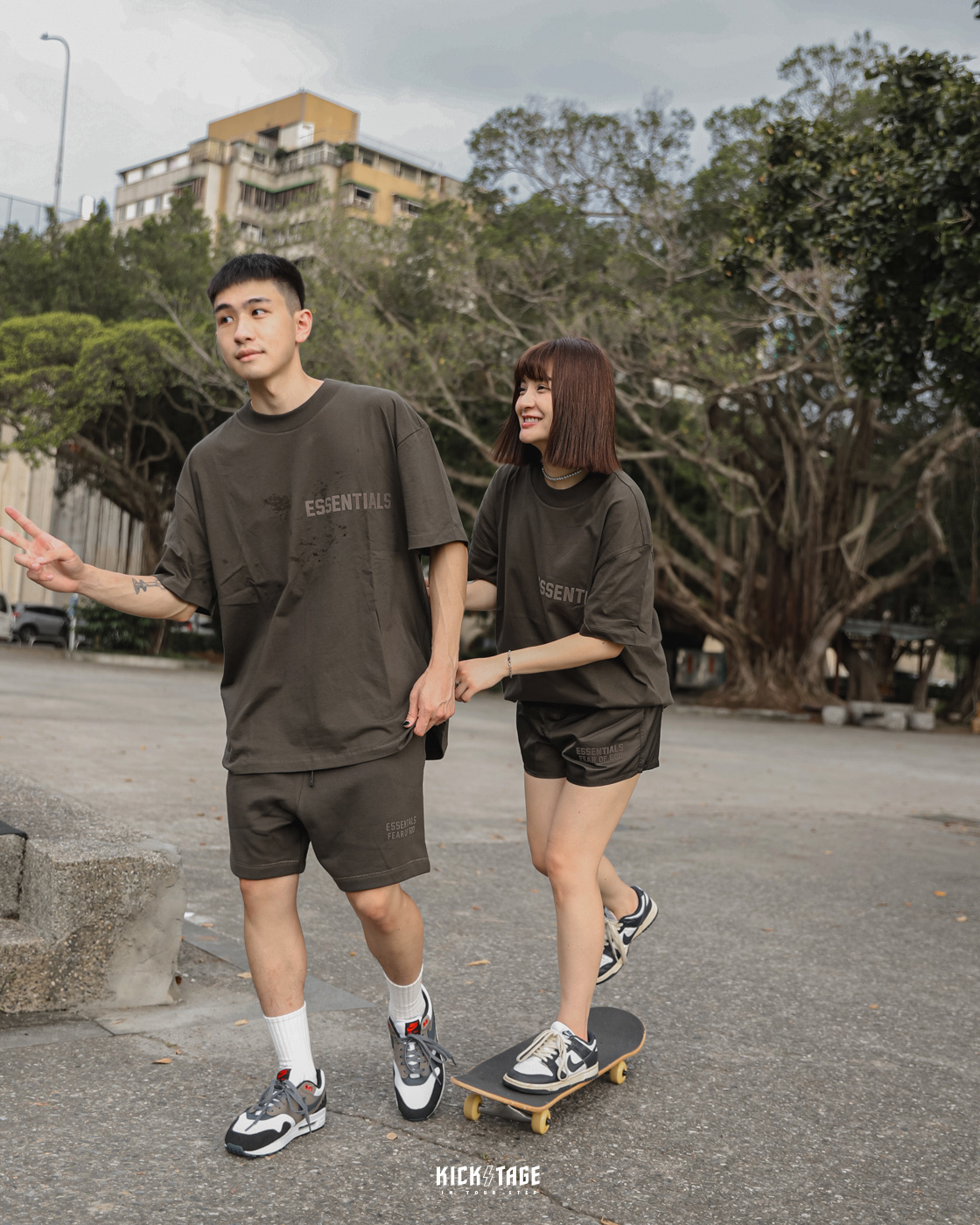 **特價商品售出不退換**FOG Fear Of God ESSENTIALS TEE 五色 胸口小LOGO 短袖 短T【125SU222000F】