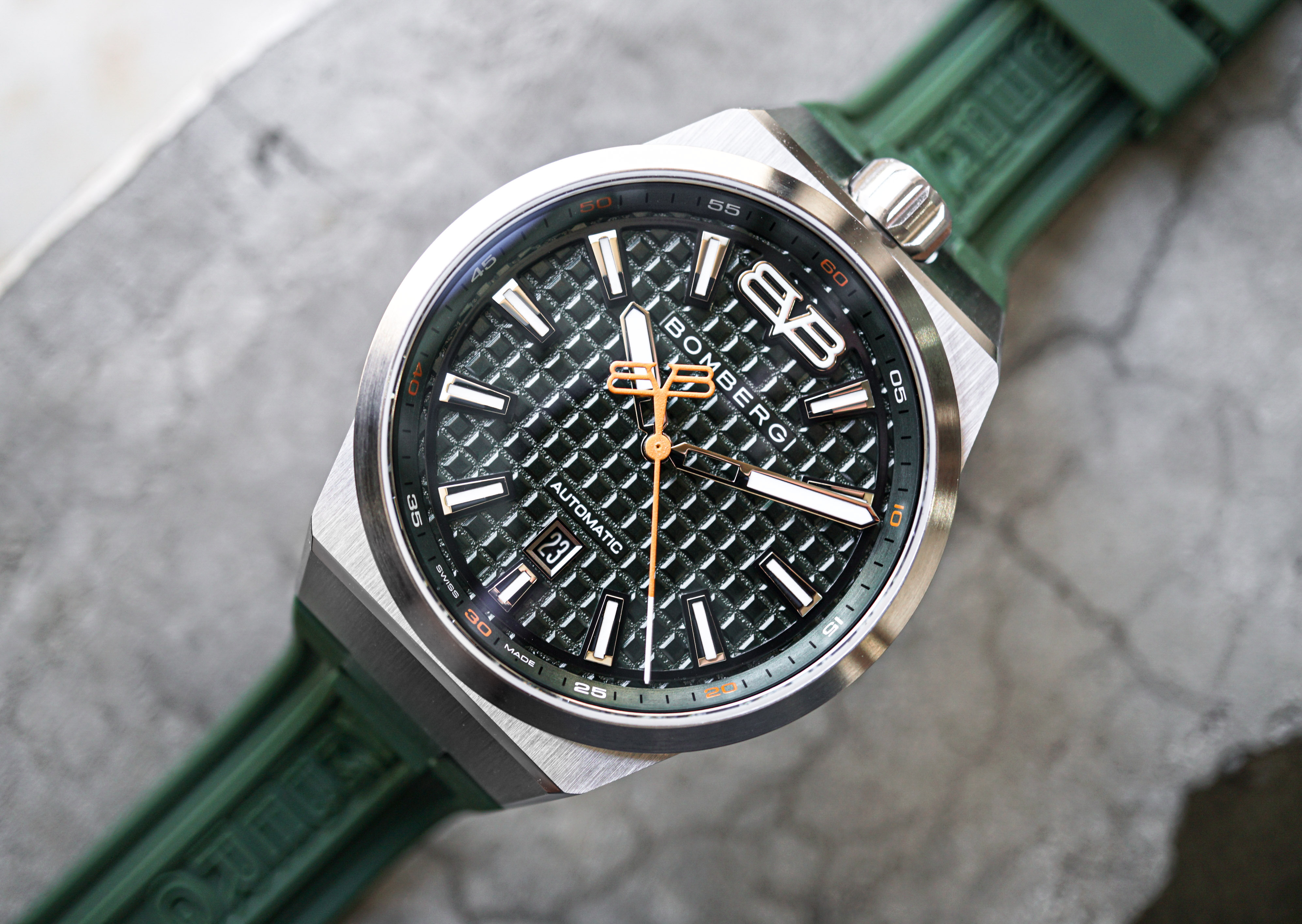 BOLT-68 NEO  自動機械大都會系列 日內瓦版