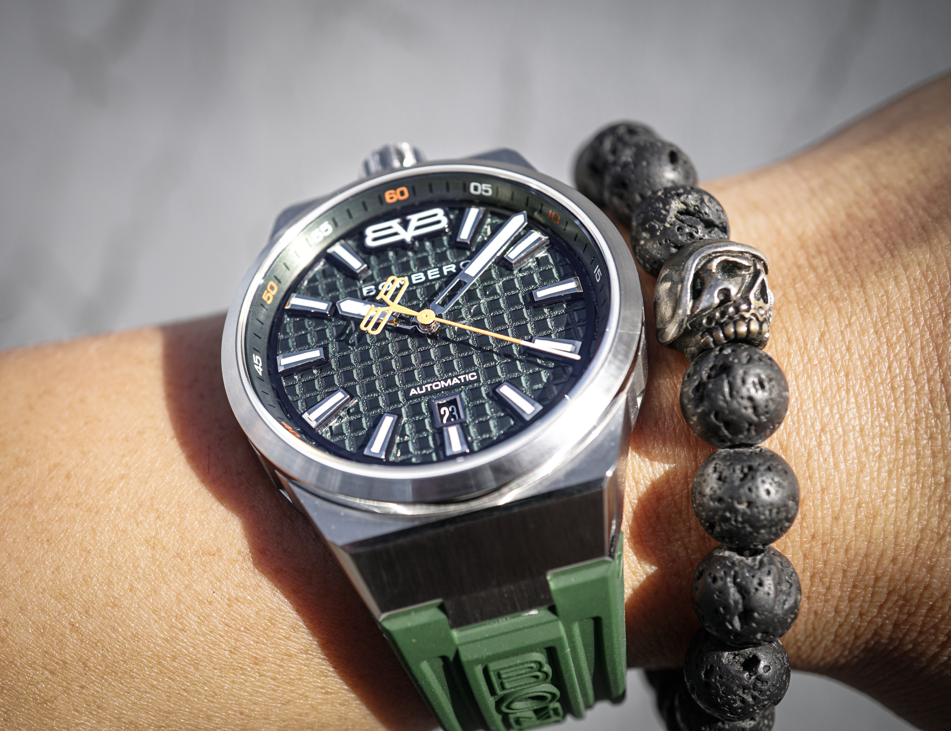 BOLT-68 NEO  自動機械大都會系列 日內瓦版