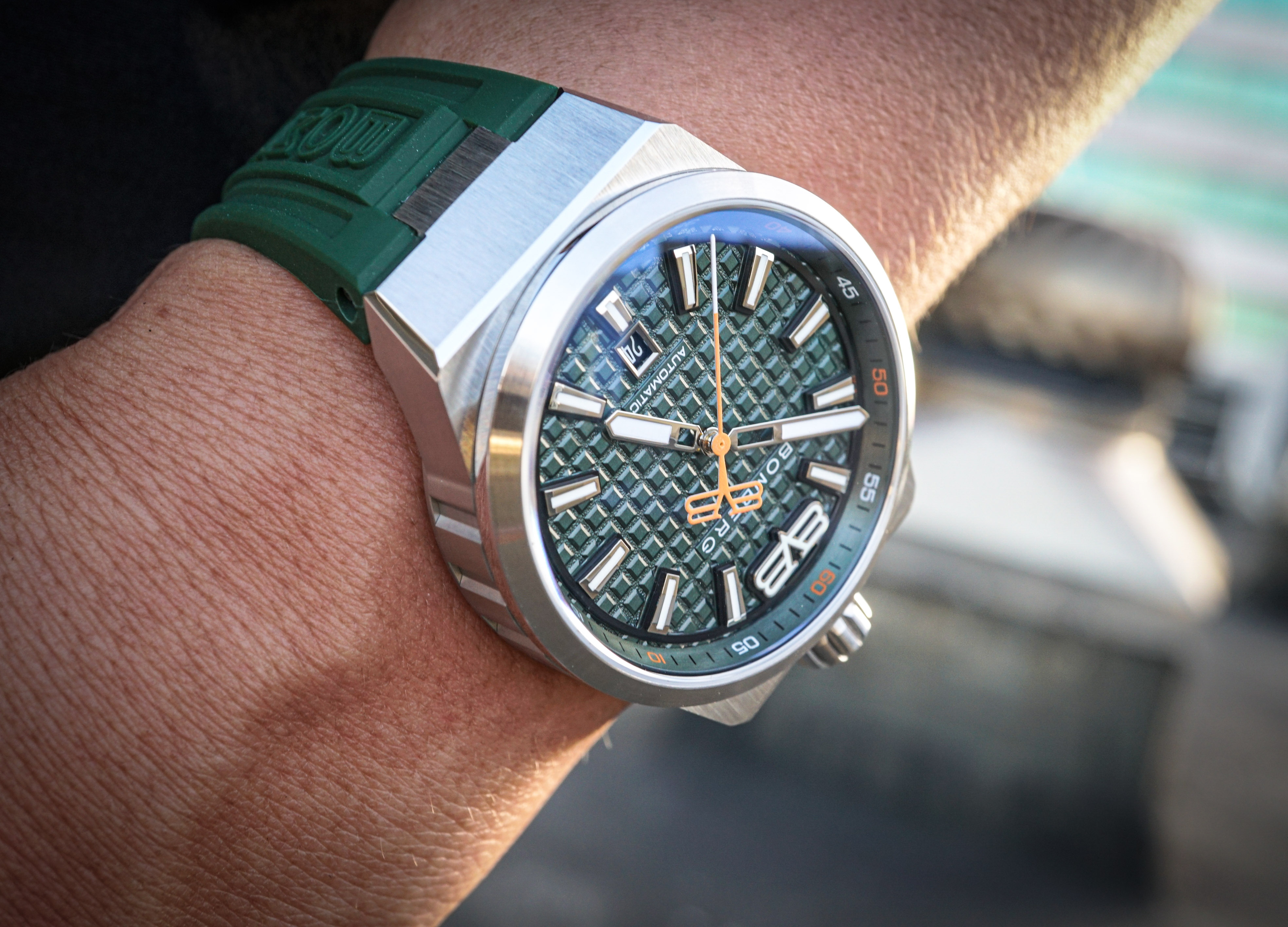 BOLT-68 NEO  自動機械大都會系列 日內瓦版