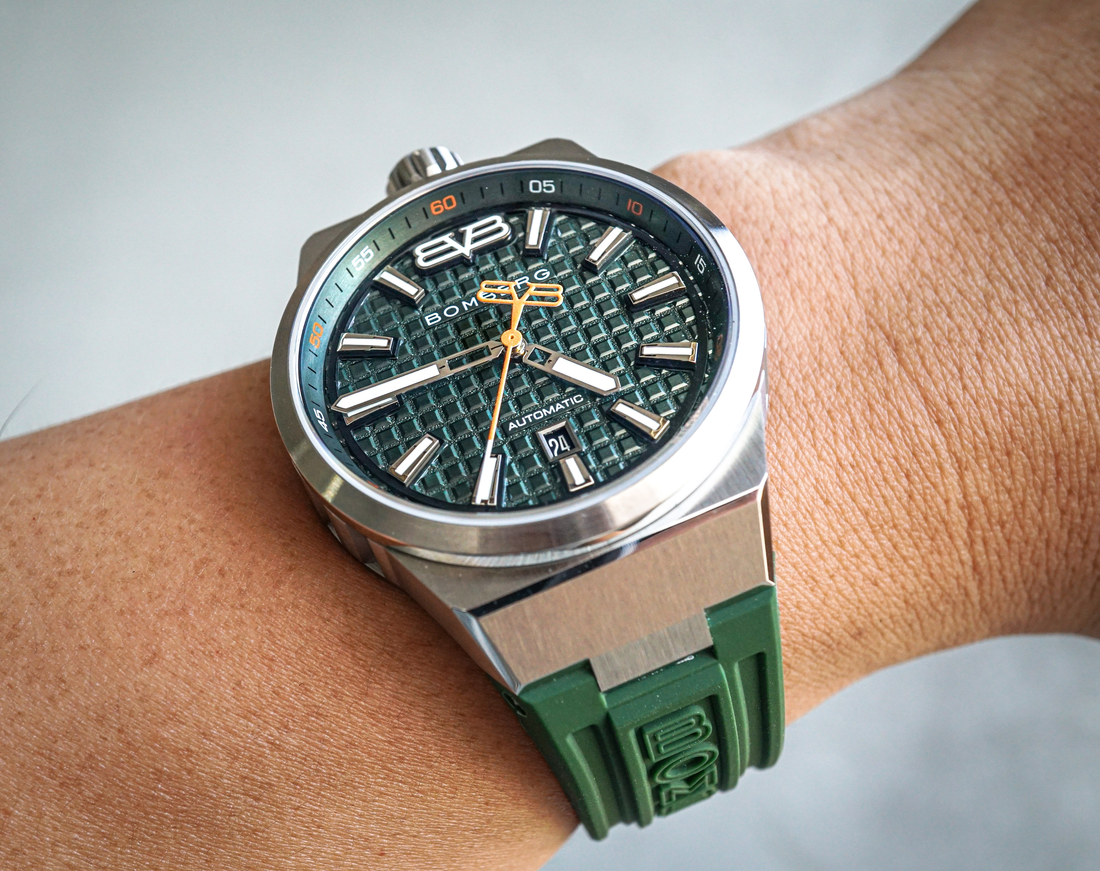 BOLT-68 NEO  自動機械大都會系列 日內瓦版