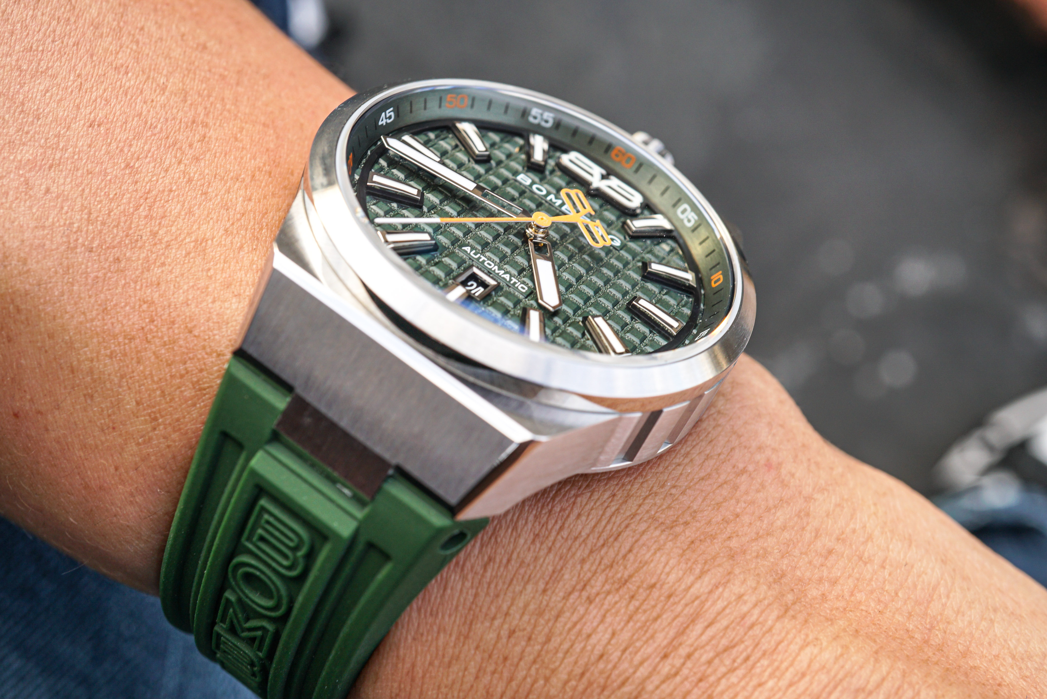 BOLT-68 NEO  自動機械大都會系列 日內瓦版