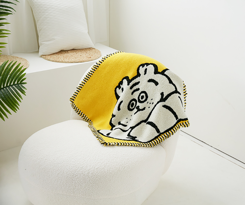 Fluffy Yellow Tiger Throw X ericoco