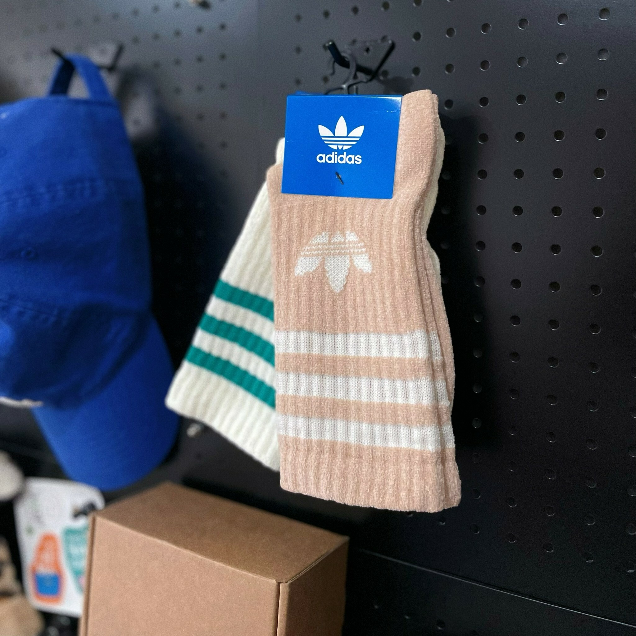 Adidas Originals Socks 燕麥奶茶 奶油白 白綠 毛毛襪 毛巾布 長襪 小腿襪 HL9423